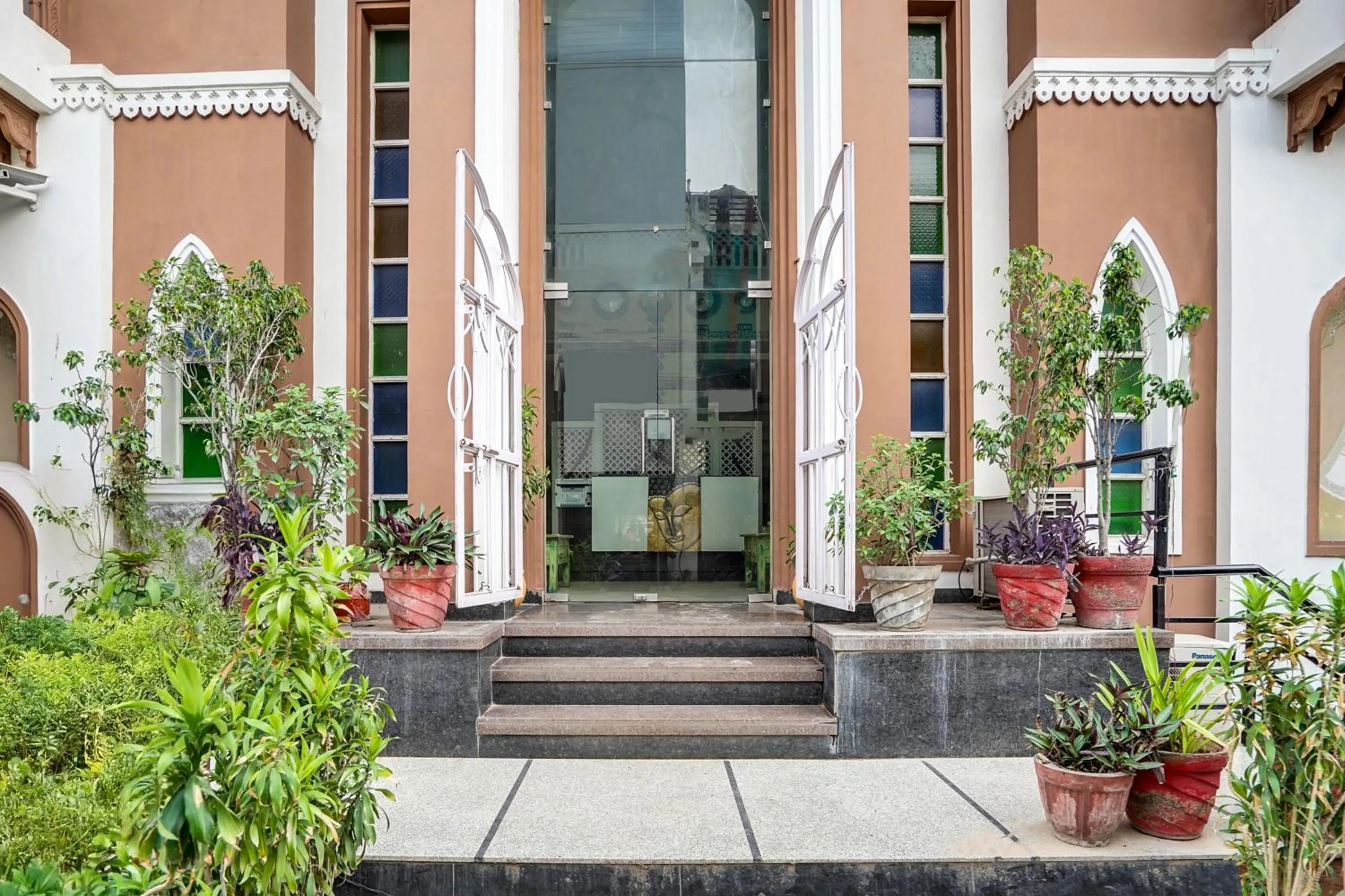 Facade/entrance in Super Townhouse Mansarovar Near Metro Station Formerly Dev Villas
