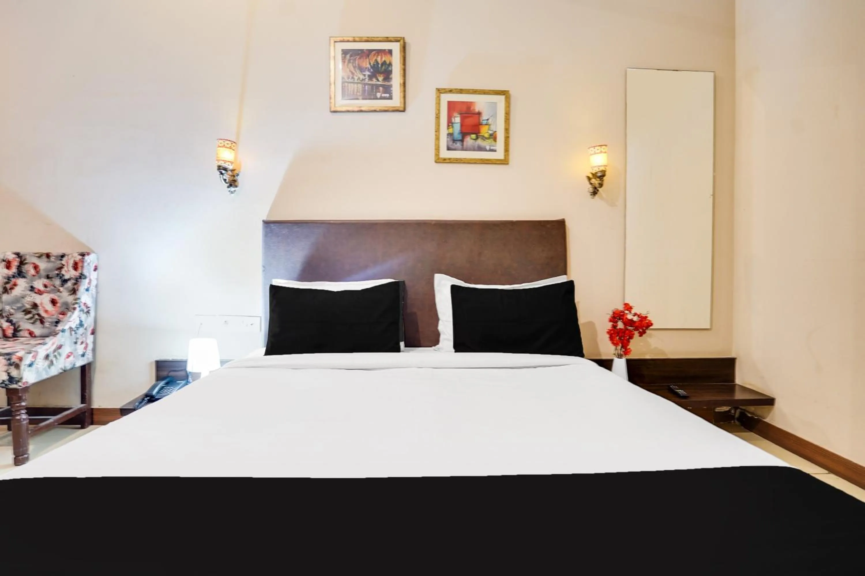 Bedroom, Bed in Super Townhouse Mansarovar Near Metro Station Formerly Dev Villas