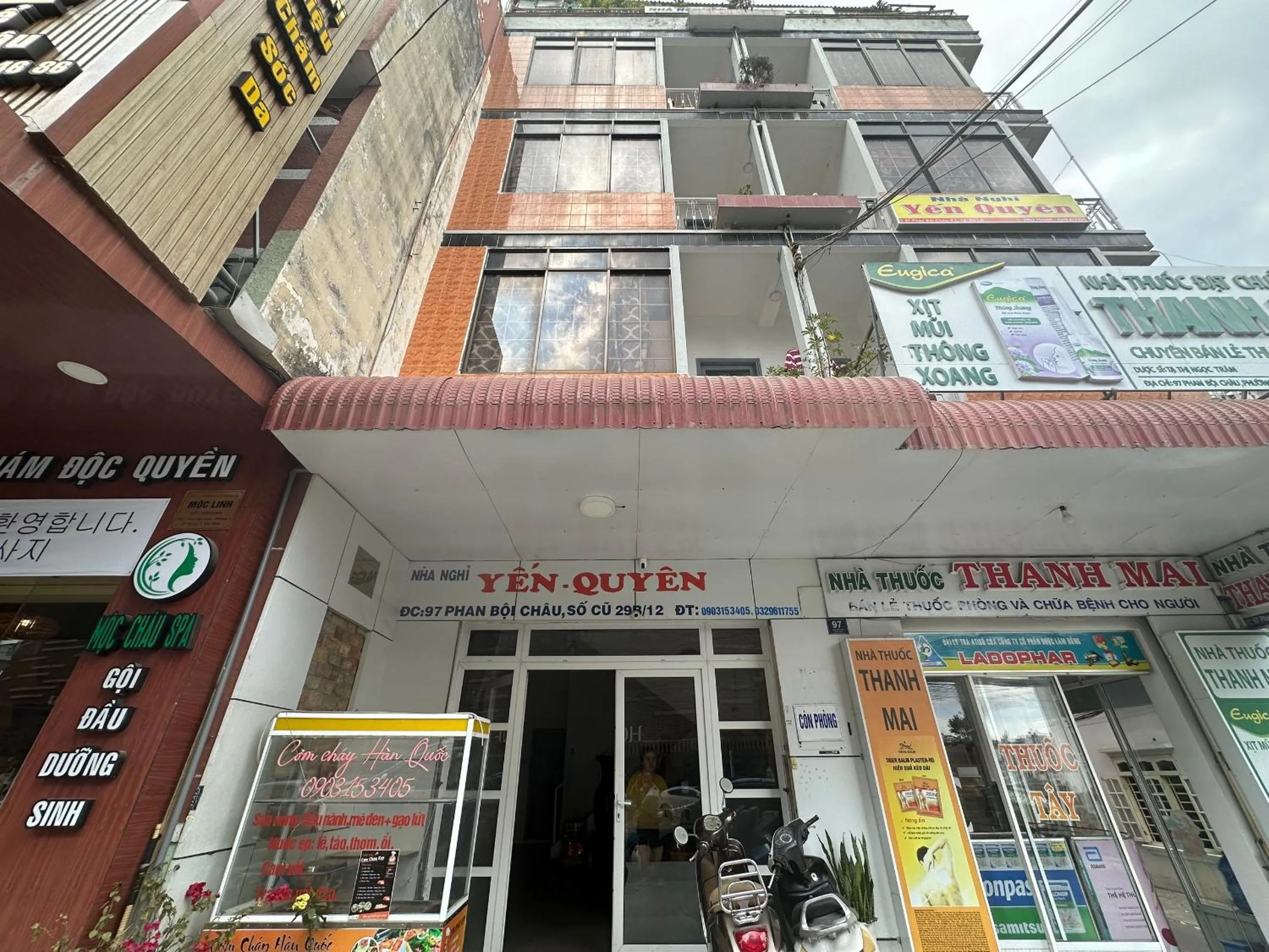 Facade/entrance in OYO 1233 Yen Quyen Hotel