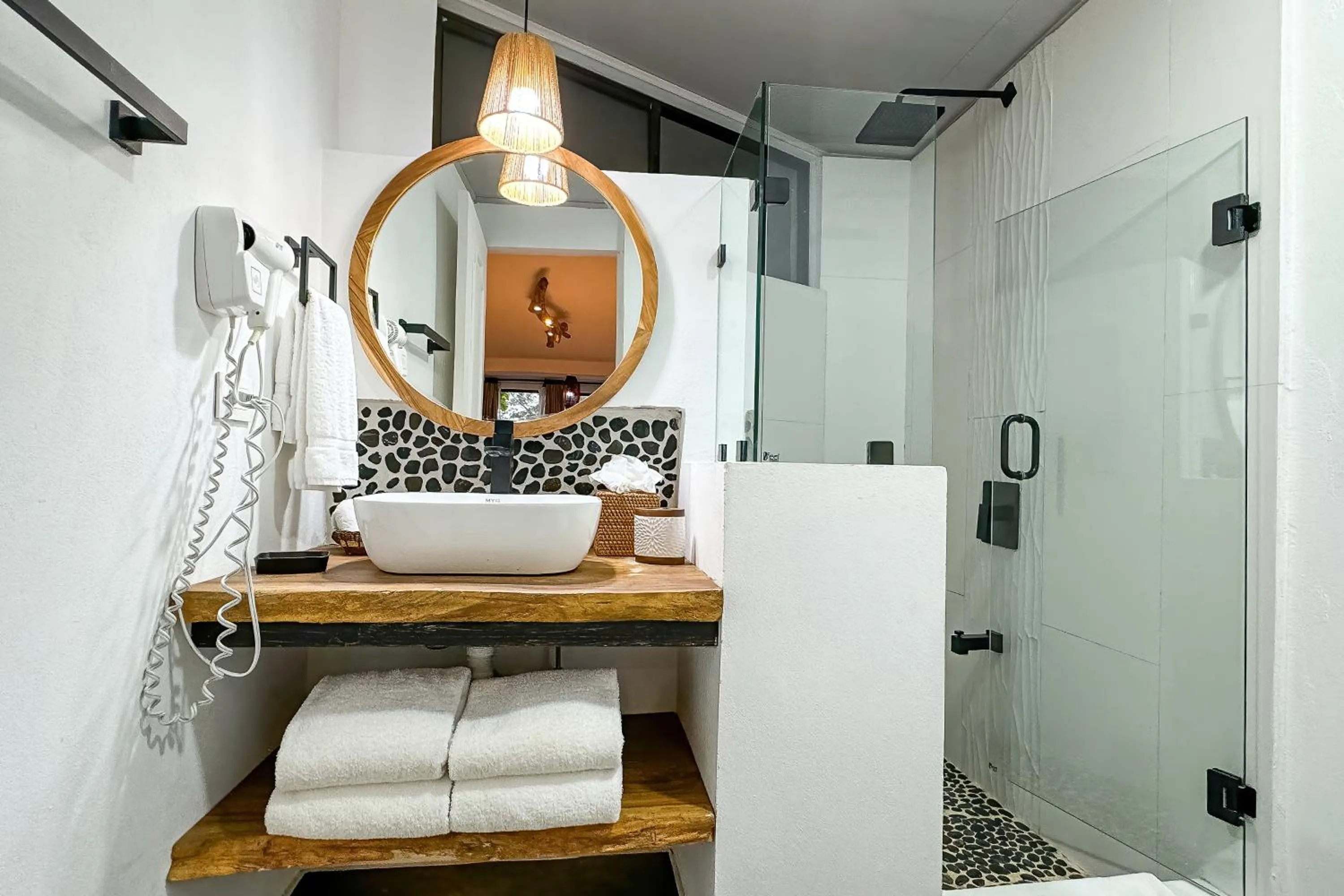 Shower in ECOTICA Boutique Hotel & Spa