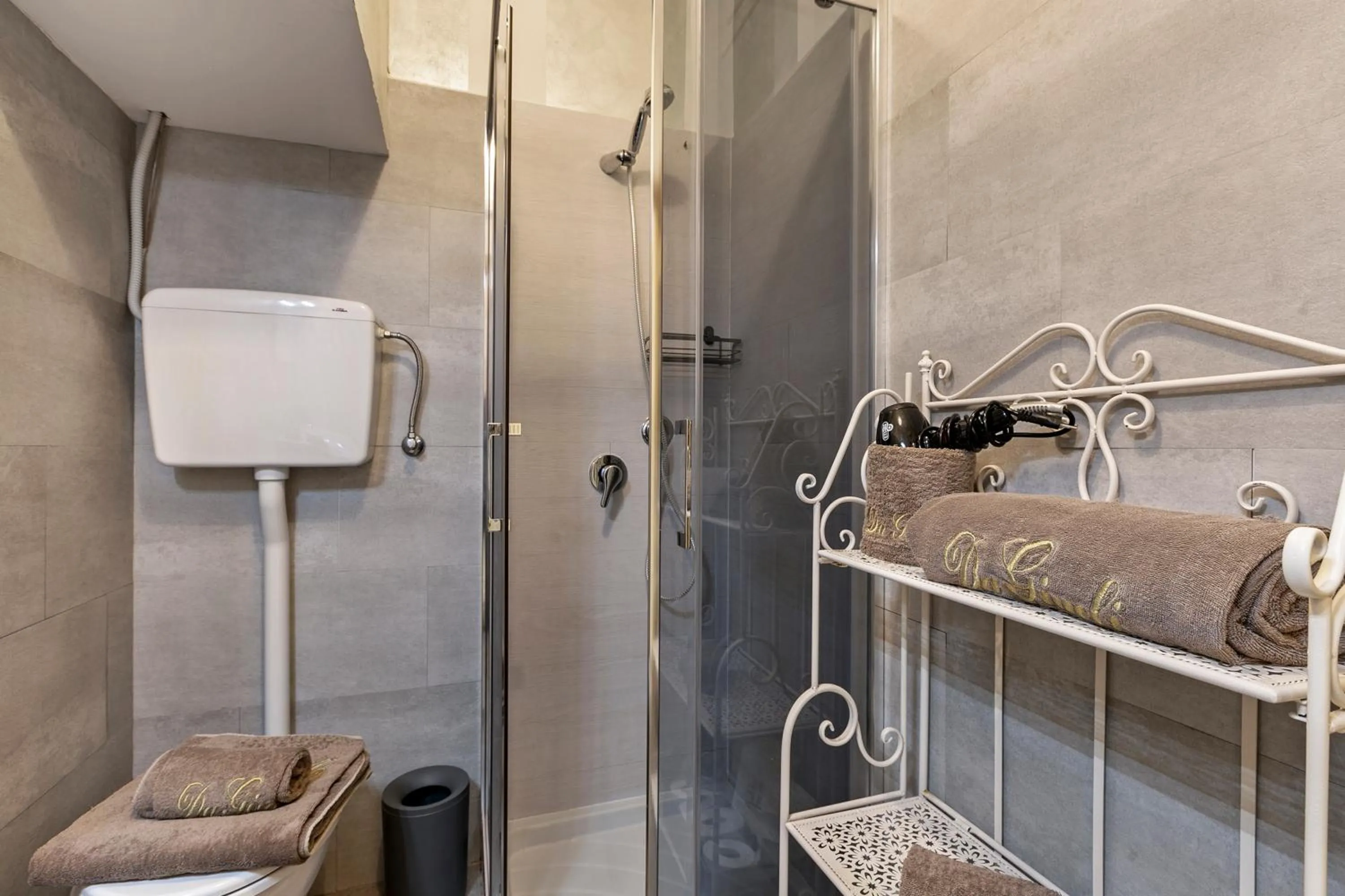 Shower in B&B Da Giueli Rooms On The Seafront