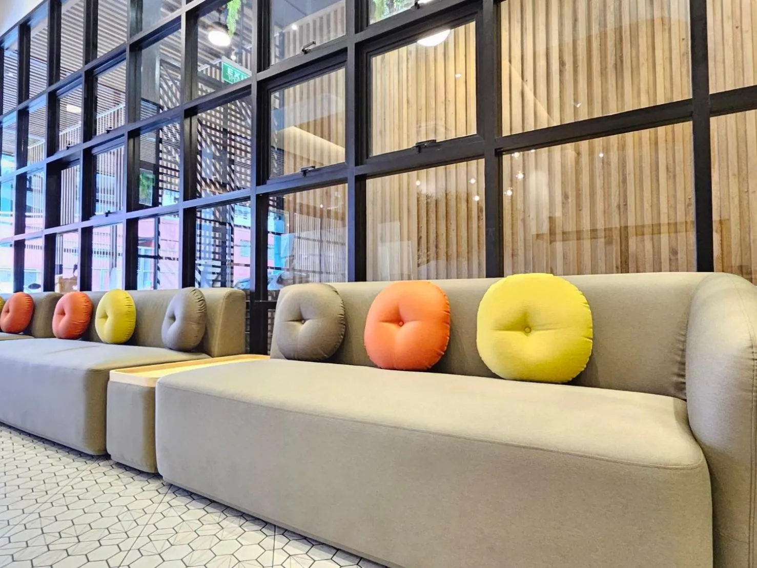 Communal lounge/ TV room in 14 Sathorn Hotel