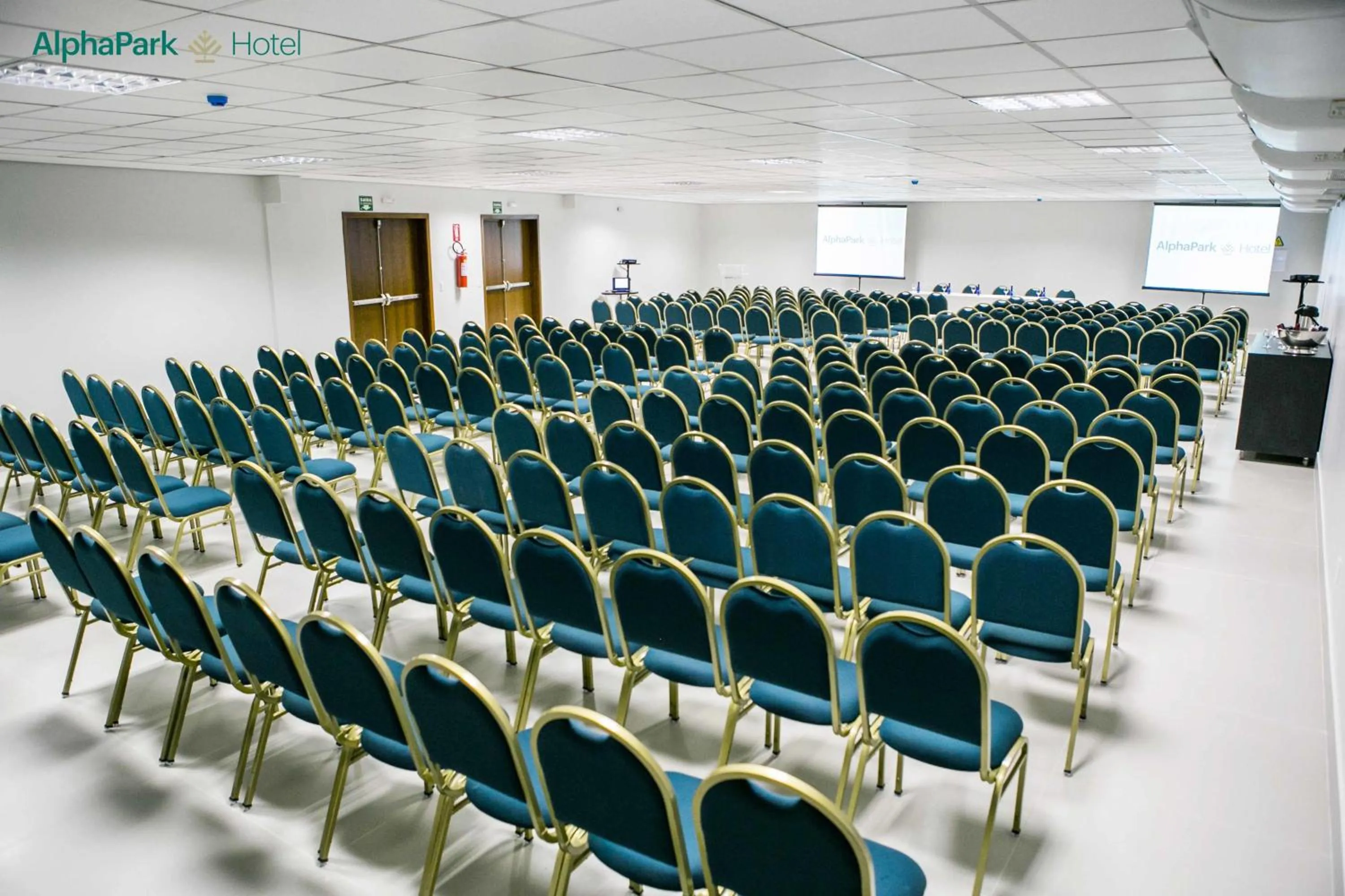 Business facilities in AlphaPark Hotel