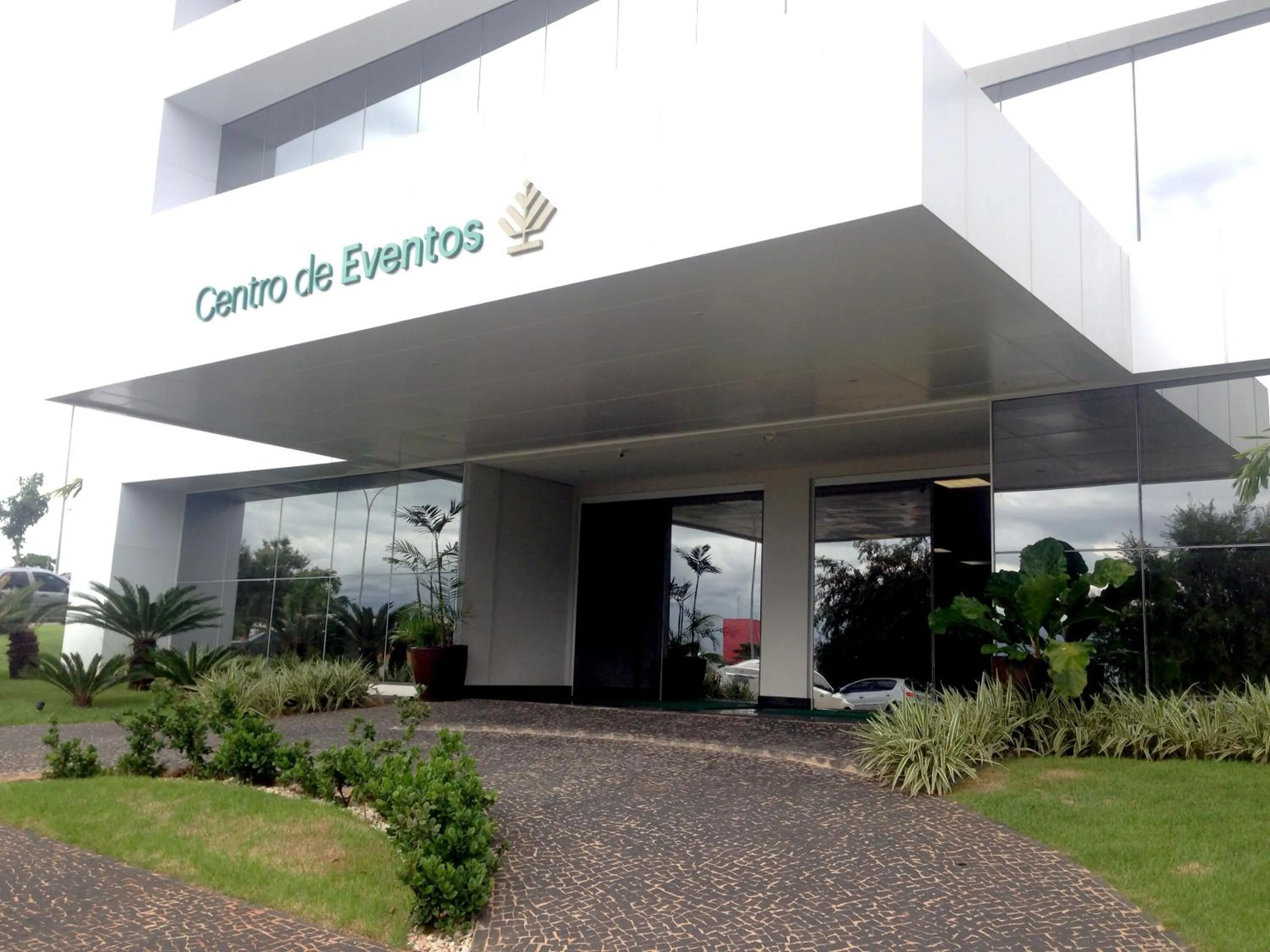 Facade/entrance in AlphaPark Hotel