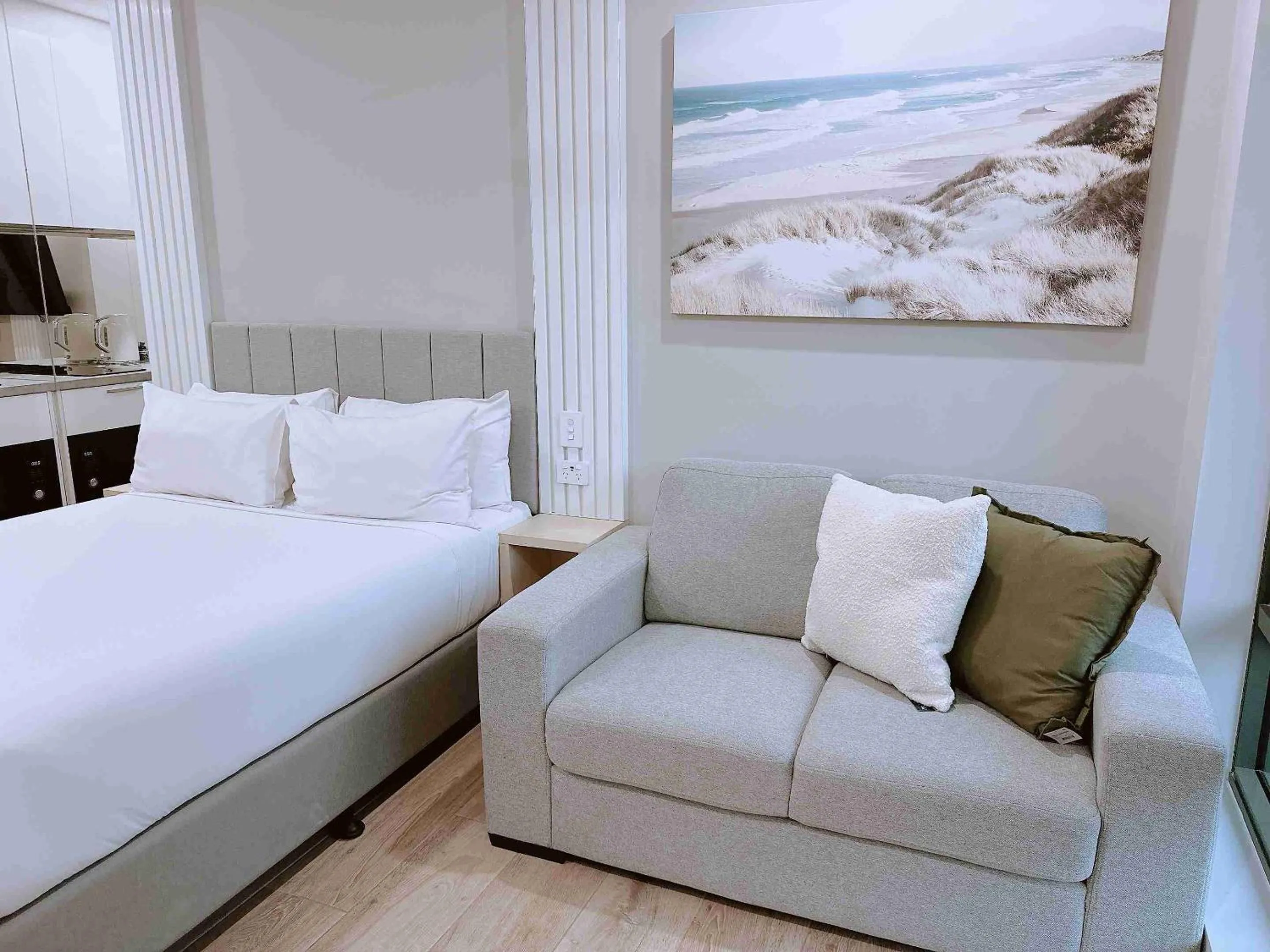 Seating area, Bed in Belmoral Corporate Suites