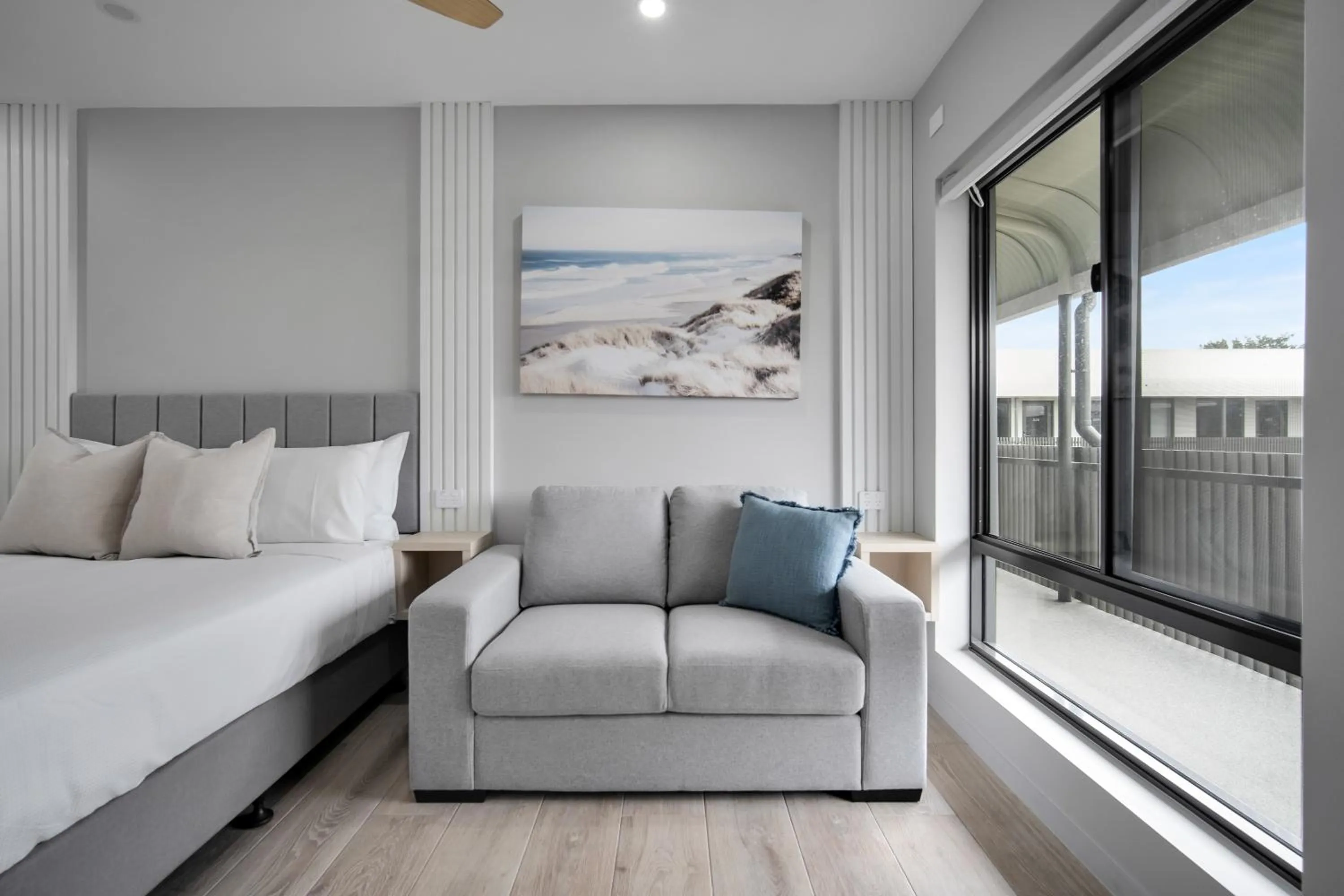 Seating area, Bed in Belmoral Corporate Suites