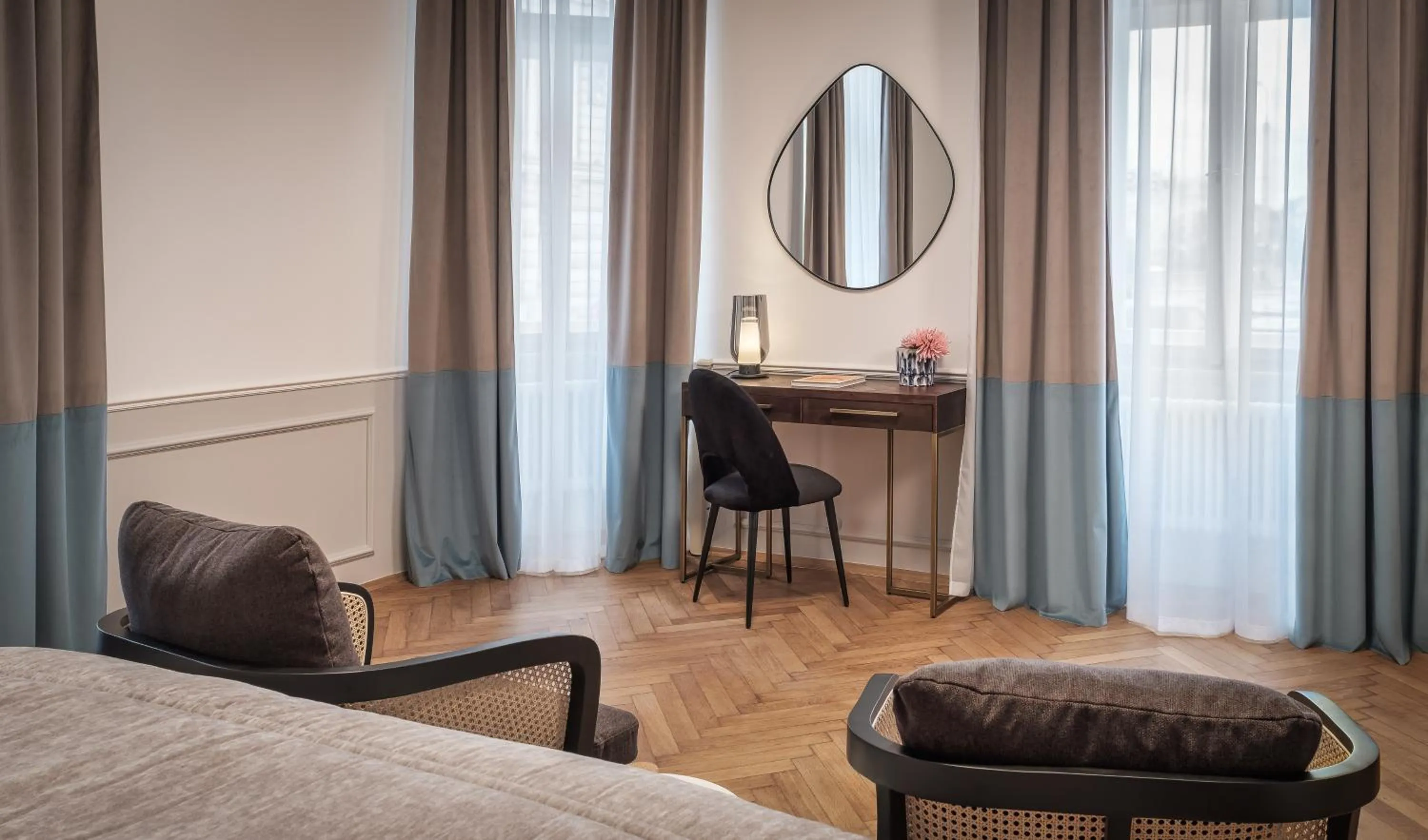 Living room, Bed in River Dance Suites by Adrez