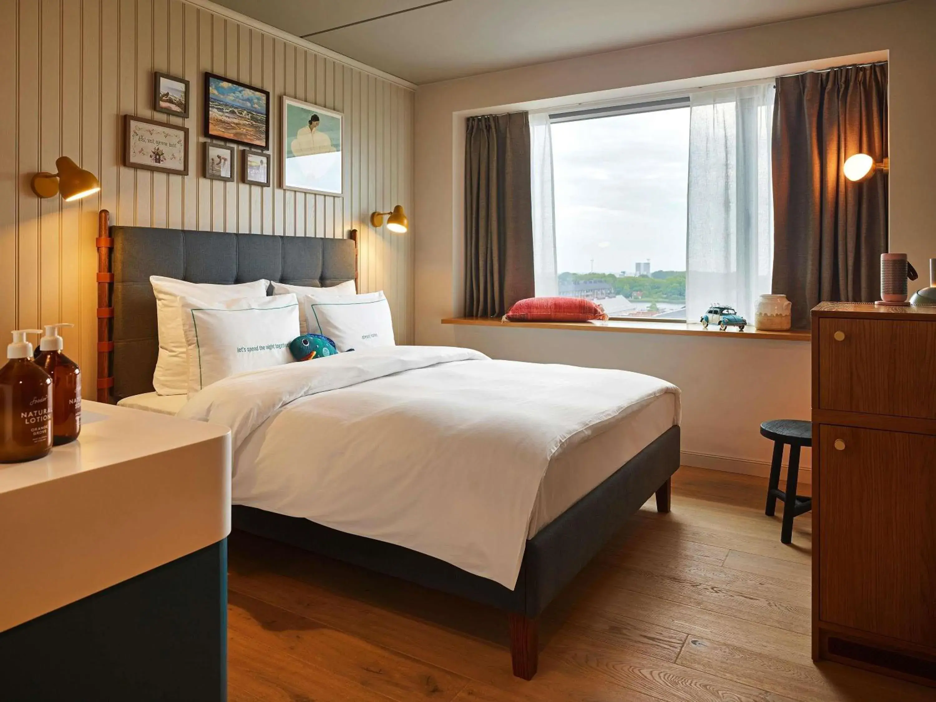 Medium in 25hours Hotel Paper Island Medium in 25hours Hotel Paper Island