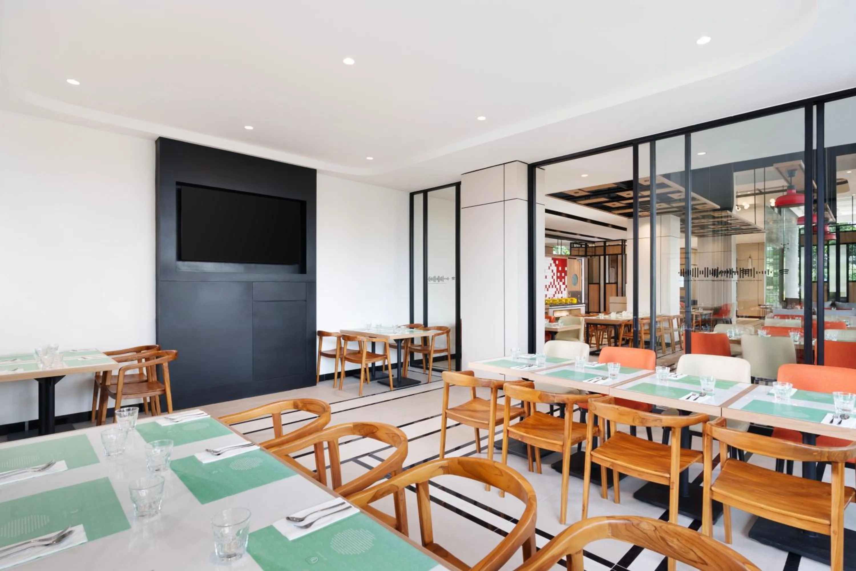 Restaurant/places to eat in ibis Jakarta Raden Saleh