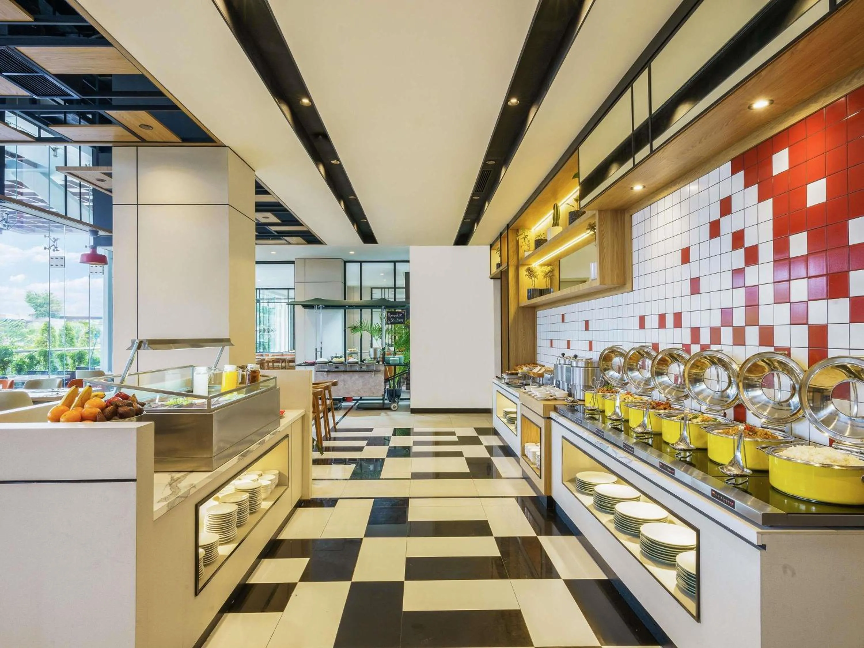 Restaurant/places to eat in ibis Jakarta Raden Saleh