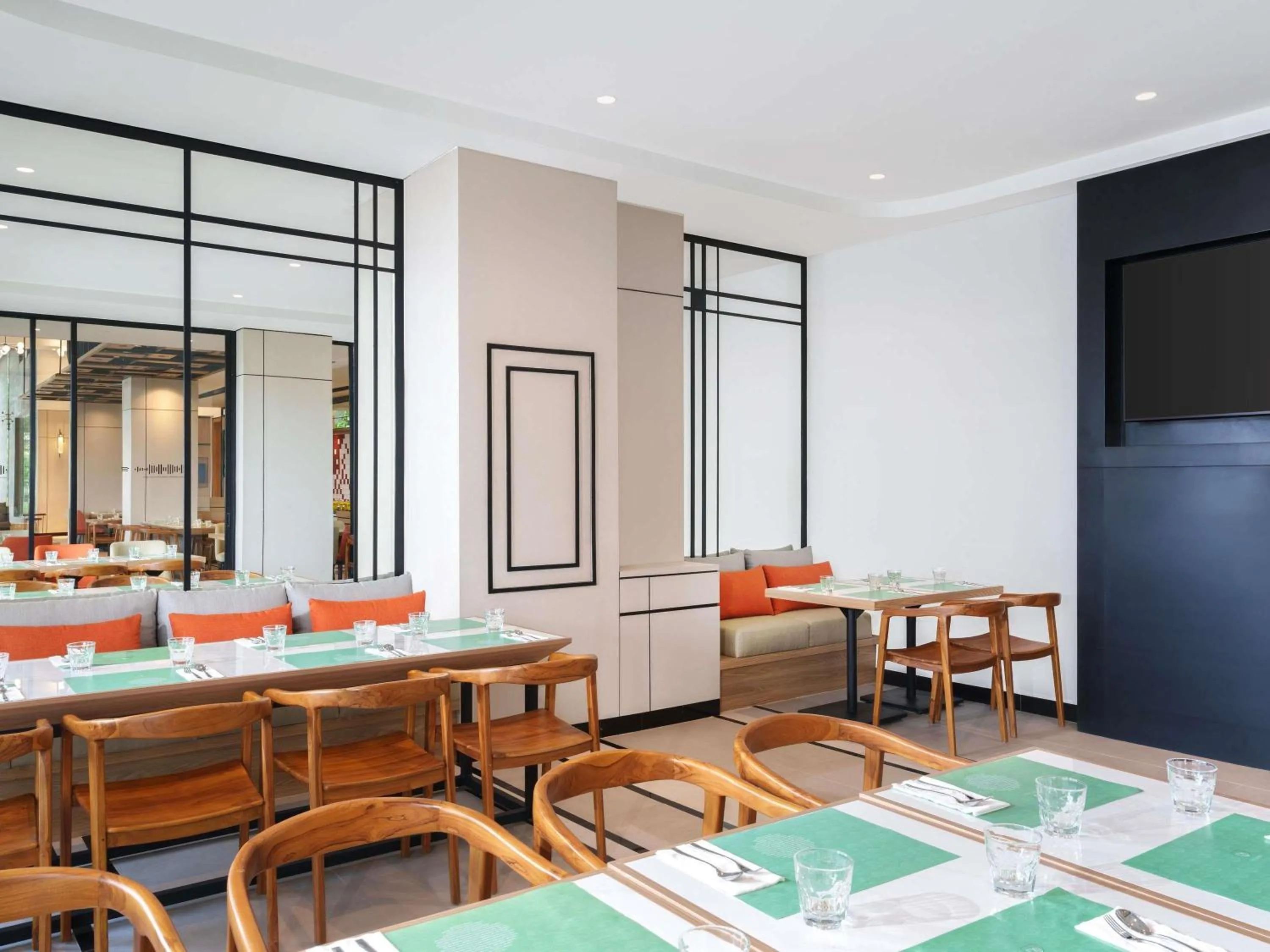 Restaurant/places to eat in ibis Jakarta Raden Saleh