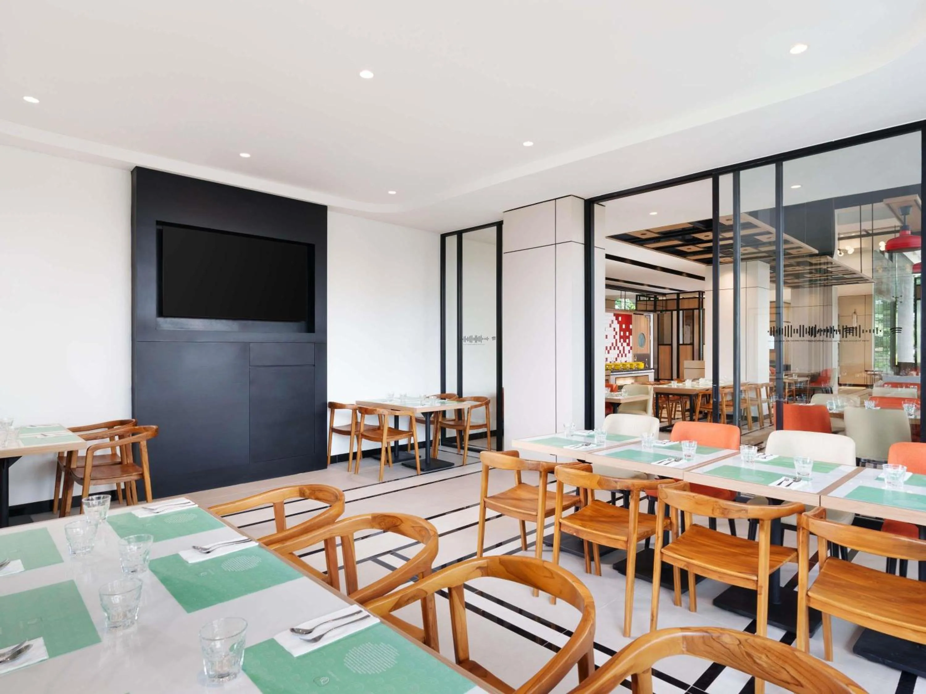 Restaurant/places to eat in ibis Jakarta Raden Saleh