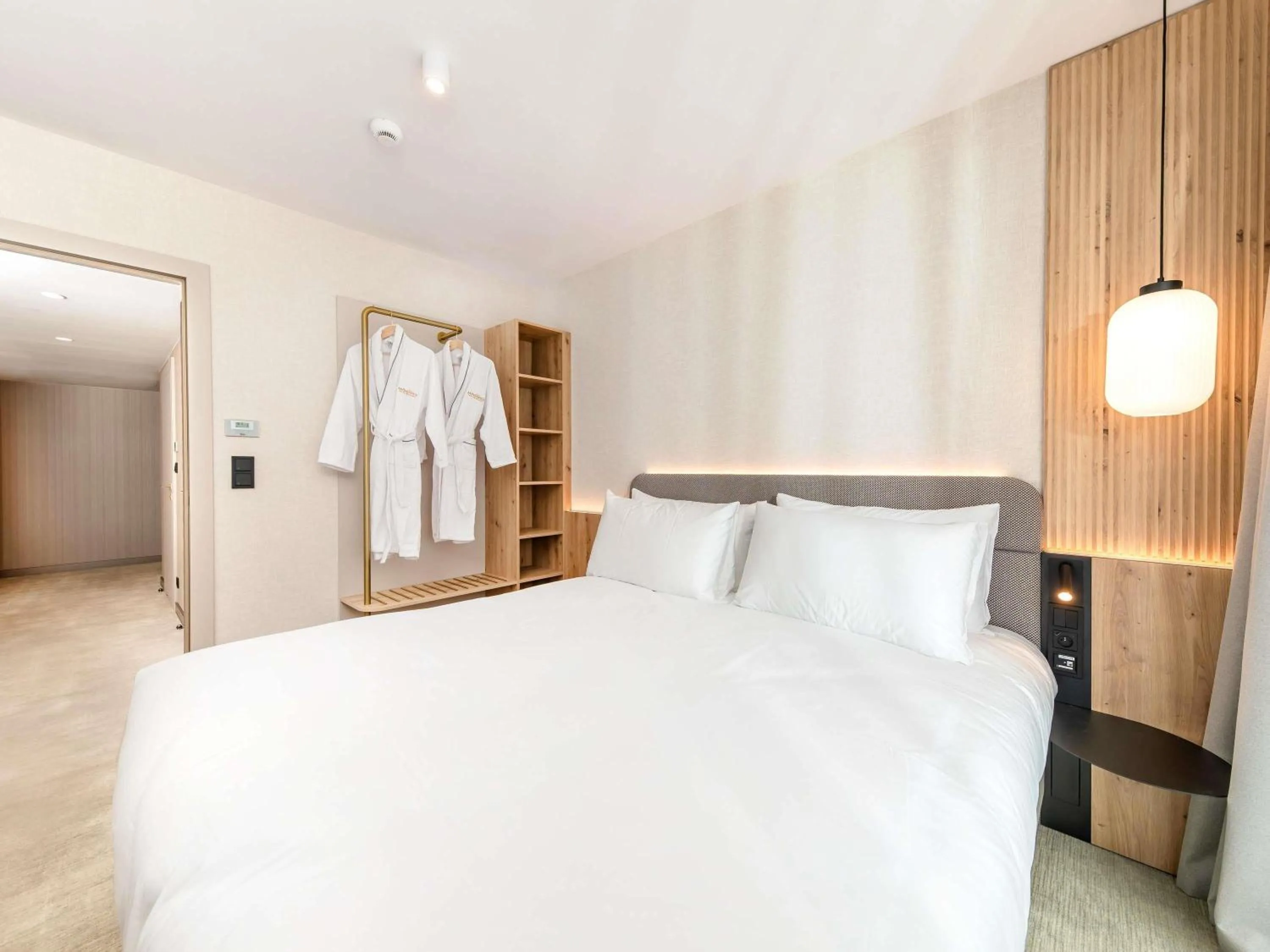 Bedroom, Bed in Mövenpick Resort & Spa Karpacz