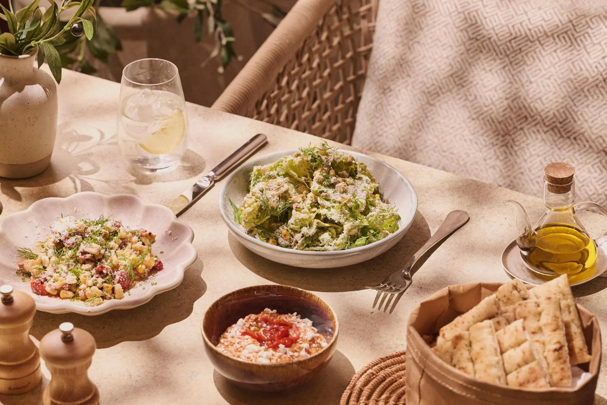 Restaurant/places to eat in Novotel Riyadh Sahafa