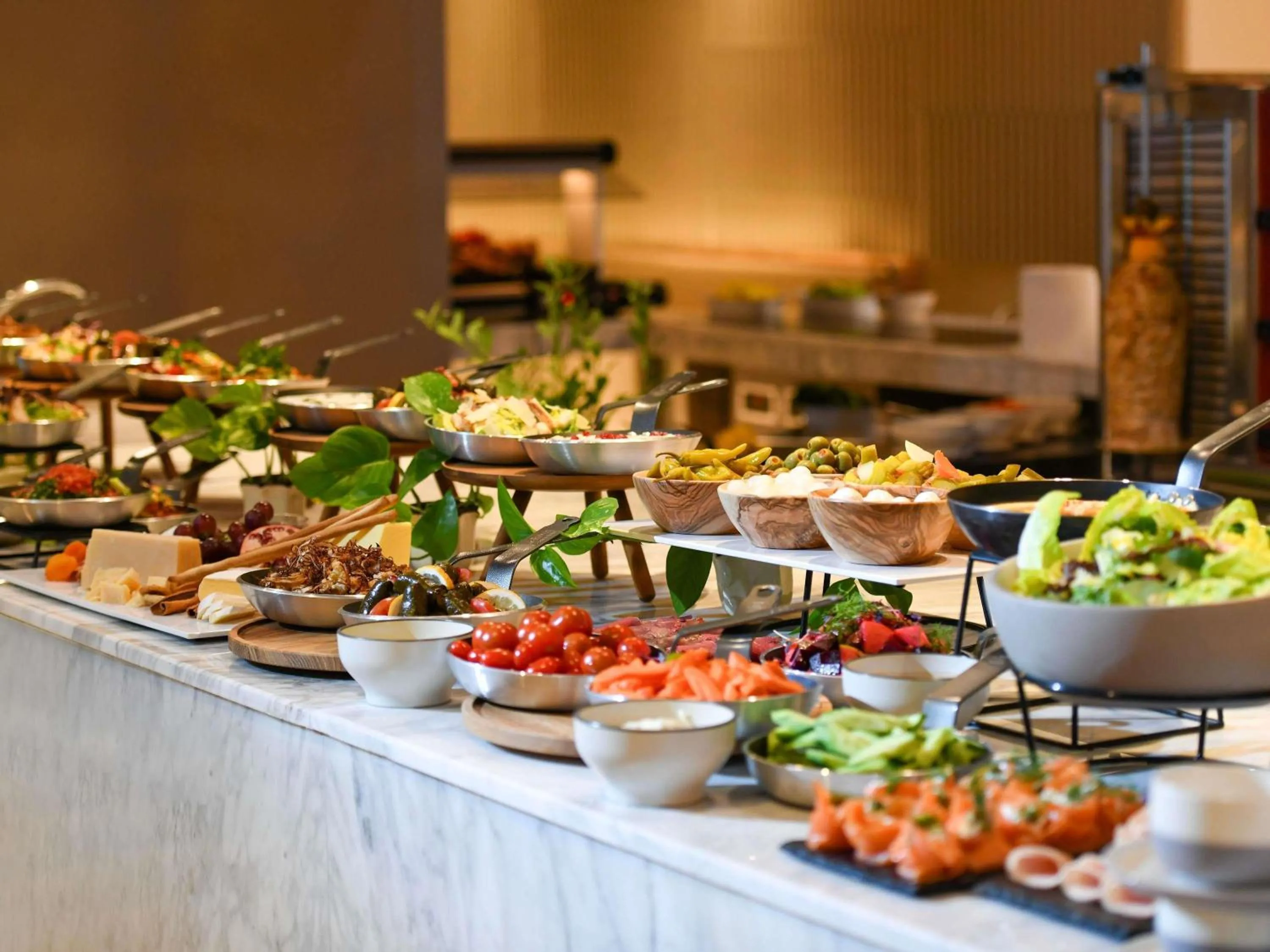 Restaurant/places to eat in Novotel Riyadh Sahafa