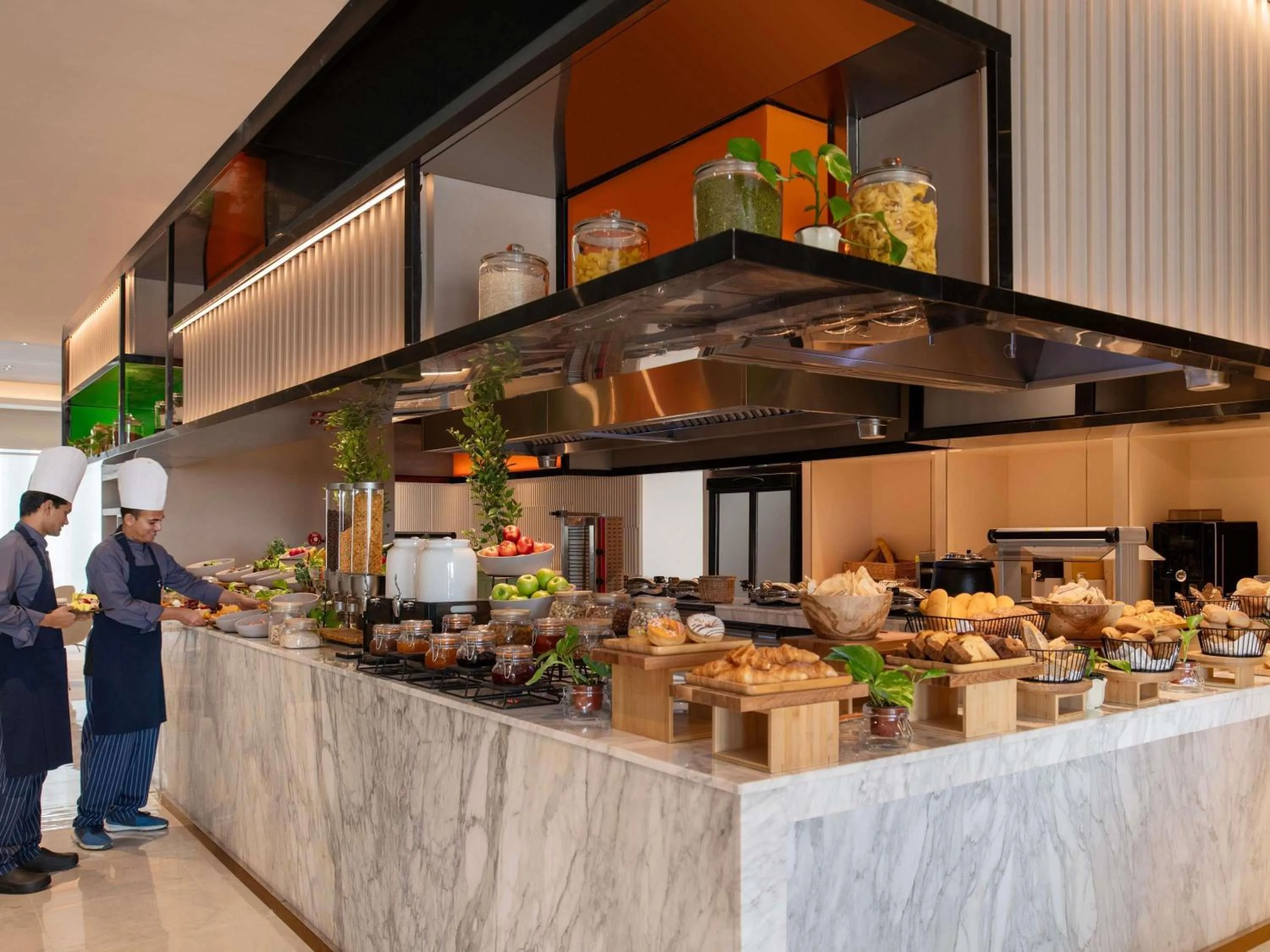 Restaurant/places to eat in Novotel Riyadh Sahafa