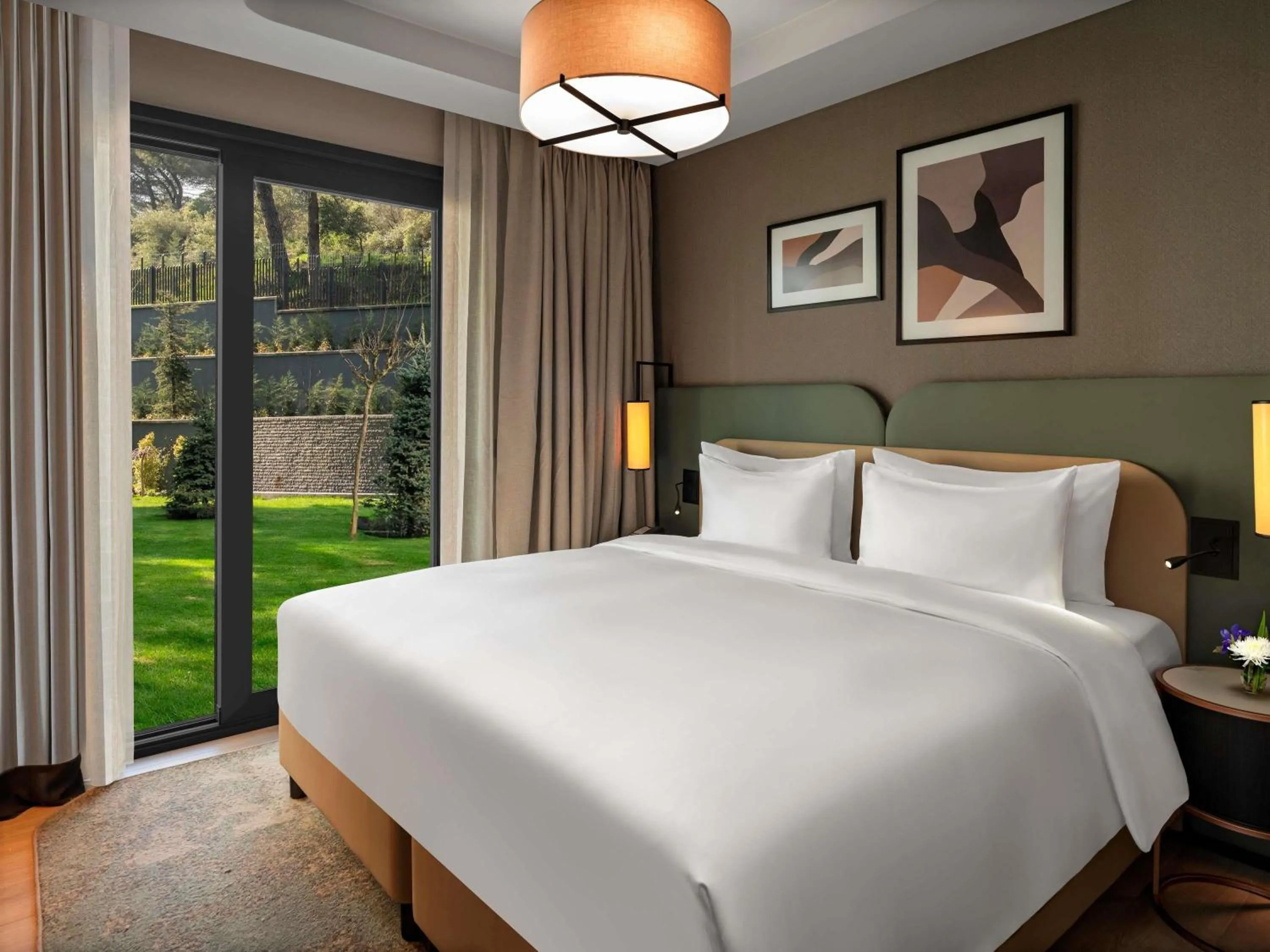 Bedroom, Bed in Mövenpick Living Istanbul Saklivadi