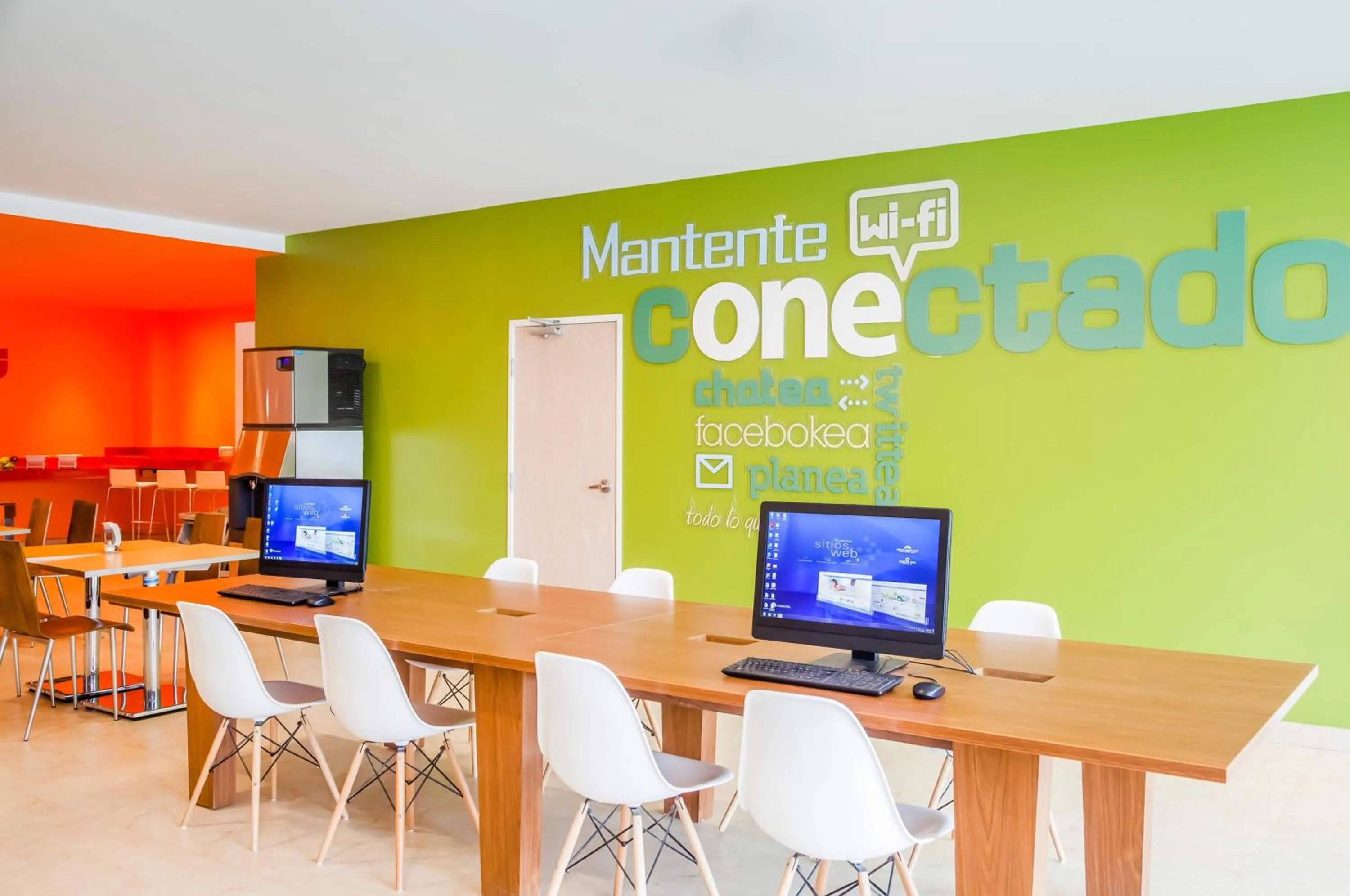 Business facilities in One Monclova