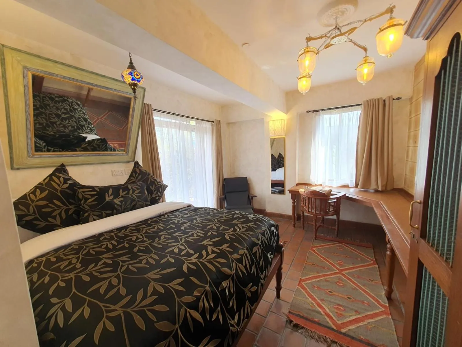 Photo of the whole room, Bed in Woodmere Grand Hotel