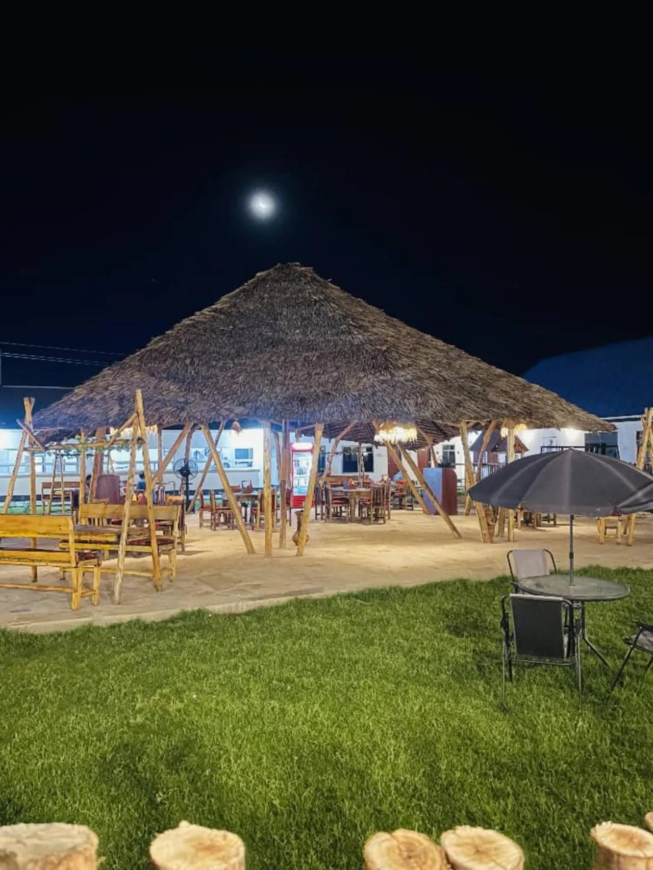 Restaurant/places to eat in Dream Stay Lodge and Restaurant