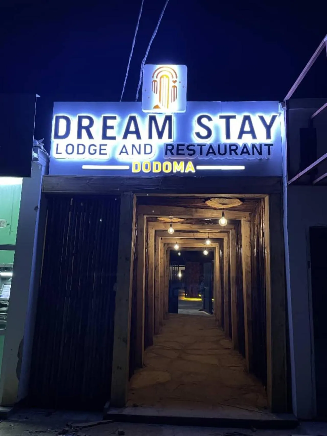 Facade/entrance in Dream Stay Lodge and Restaurant