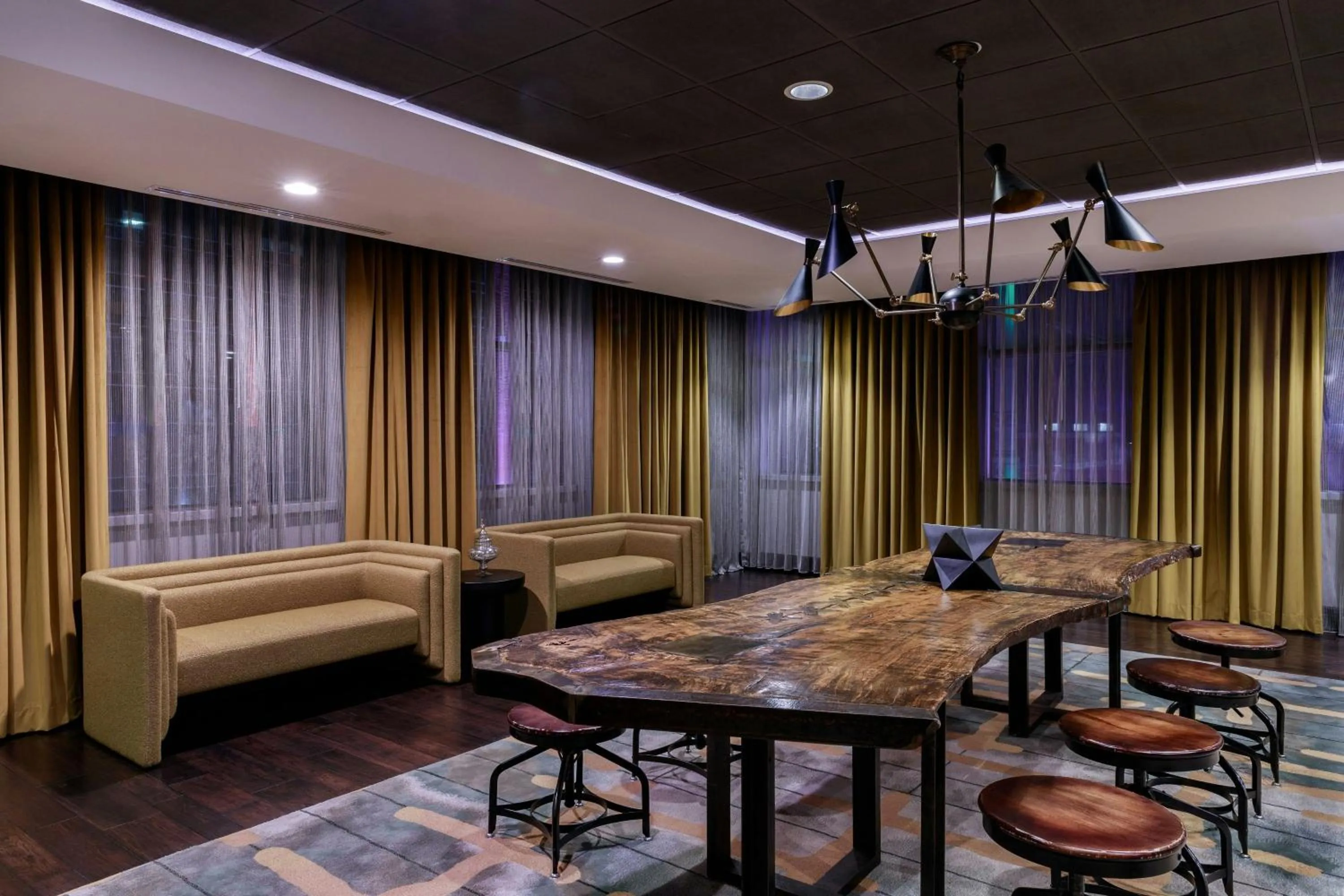 Lounge or bar in Renaissance Allentown Hotel