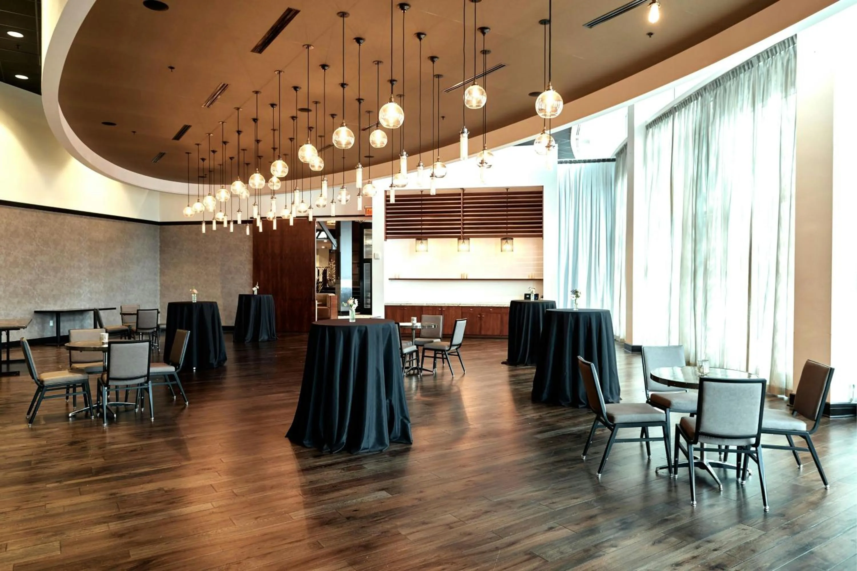 Restaurant/places to eat in Renaissance Allentown Hotel