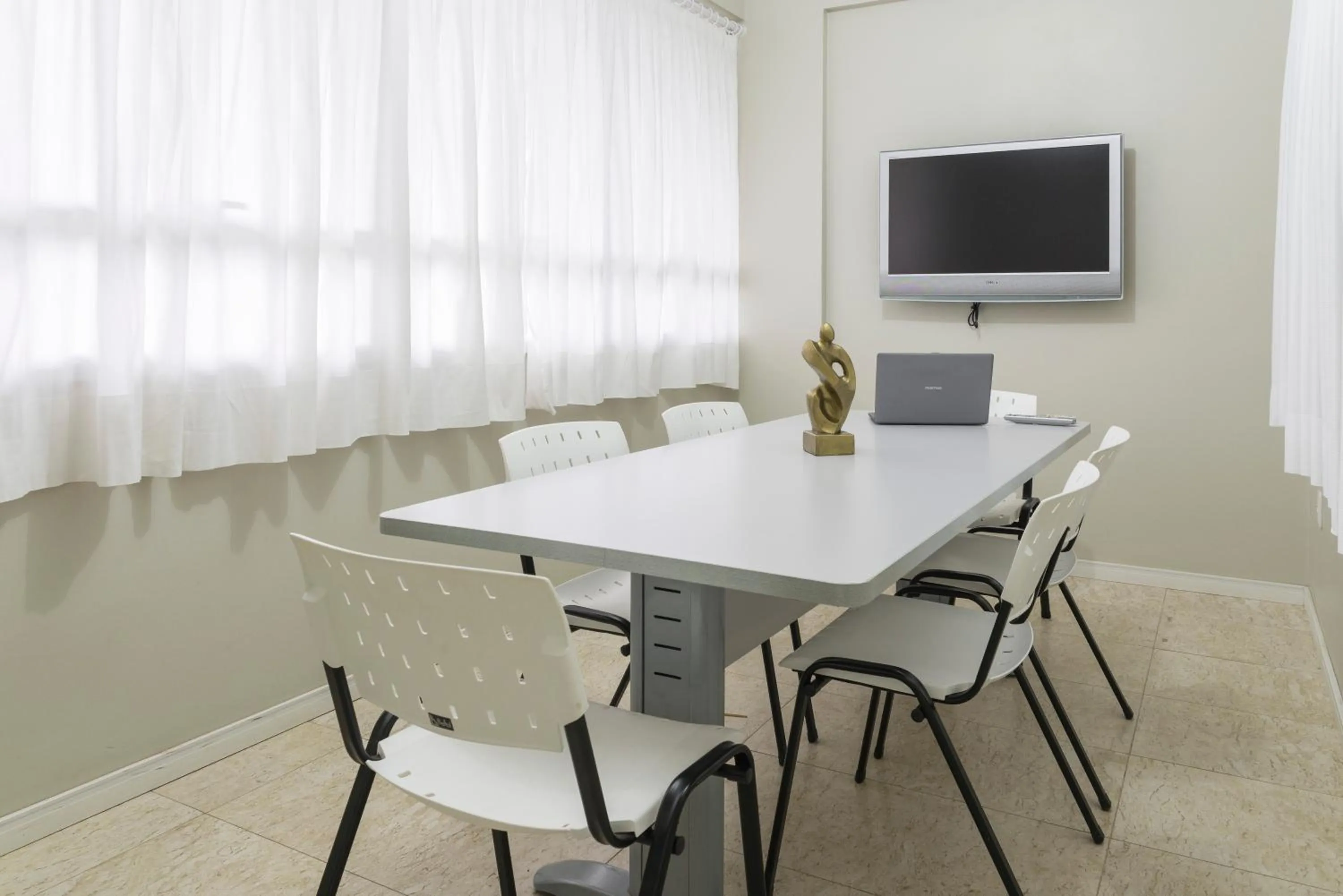 Business facilities in Hotel Locatelli
