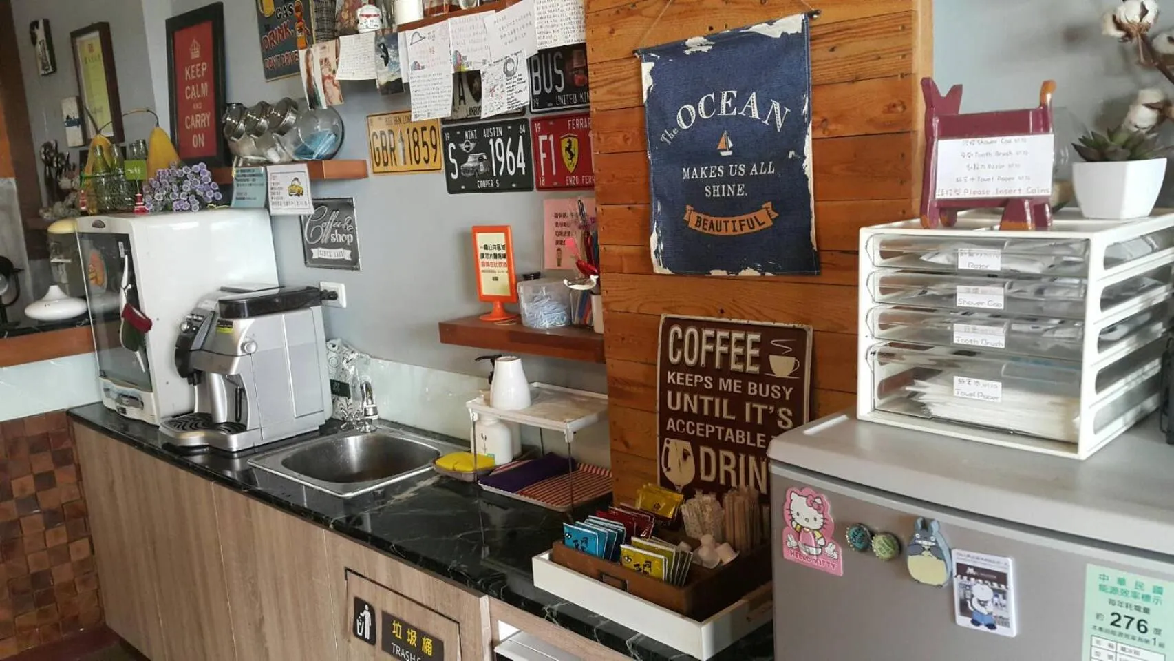 Coffee/tea facilities, Kitchen/Kitchenette in Corner House