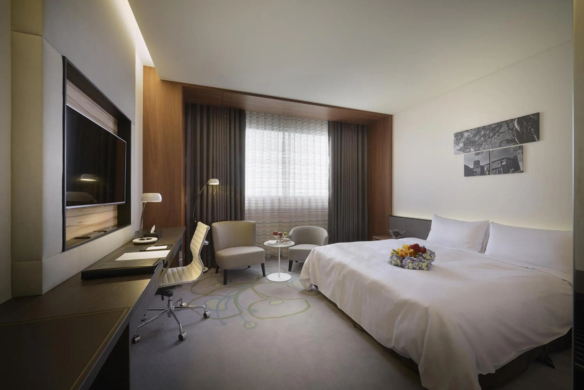 Bedroom, Bed in Golden Tulip Glory Fine Hotel