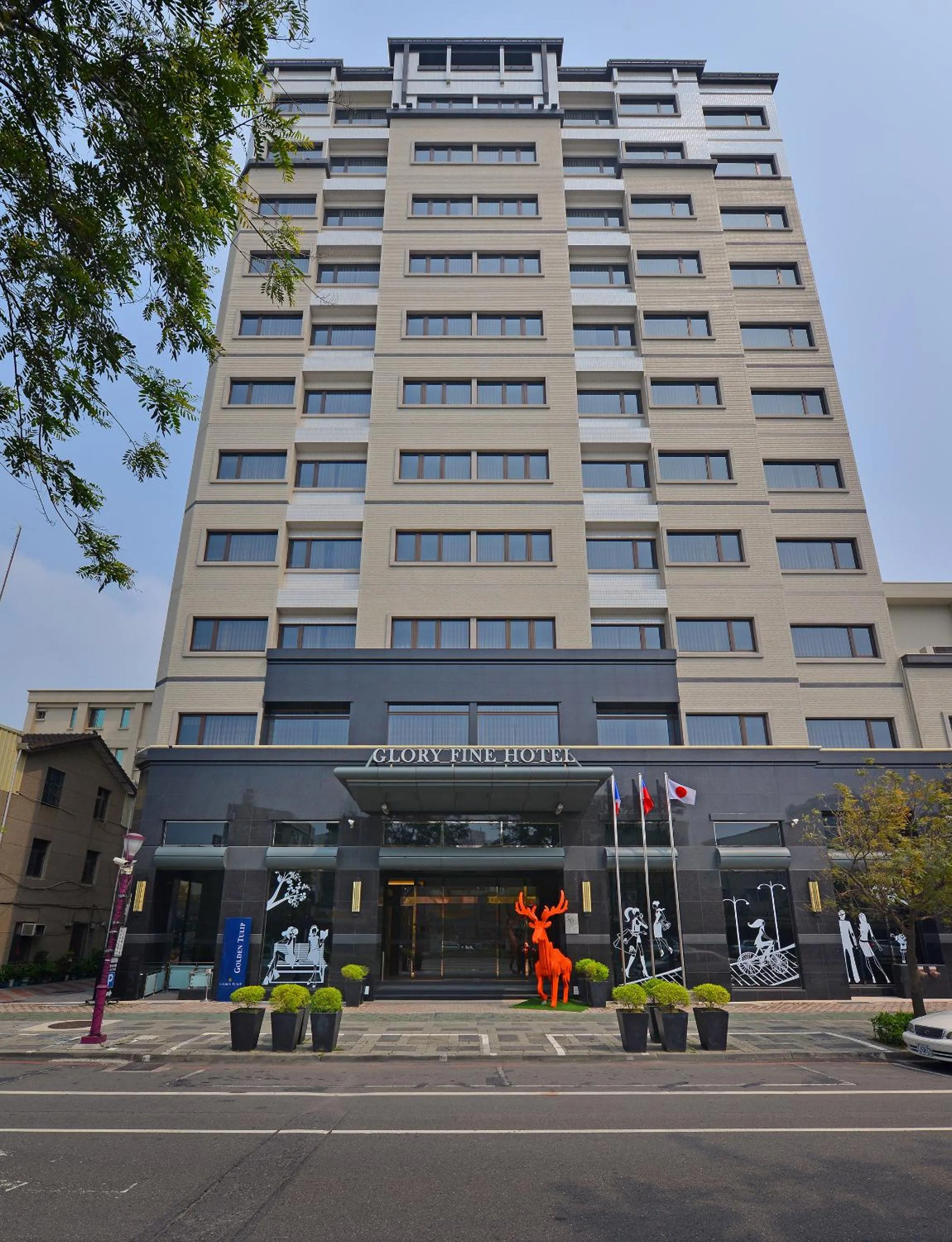 Facade/entrance in Golden Tulip Glory Fine Hotel