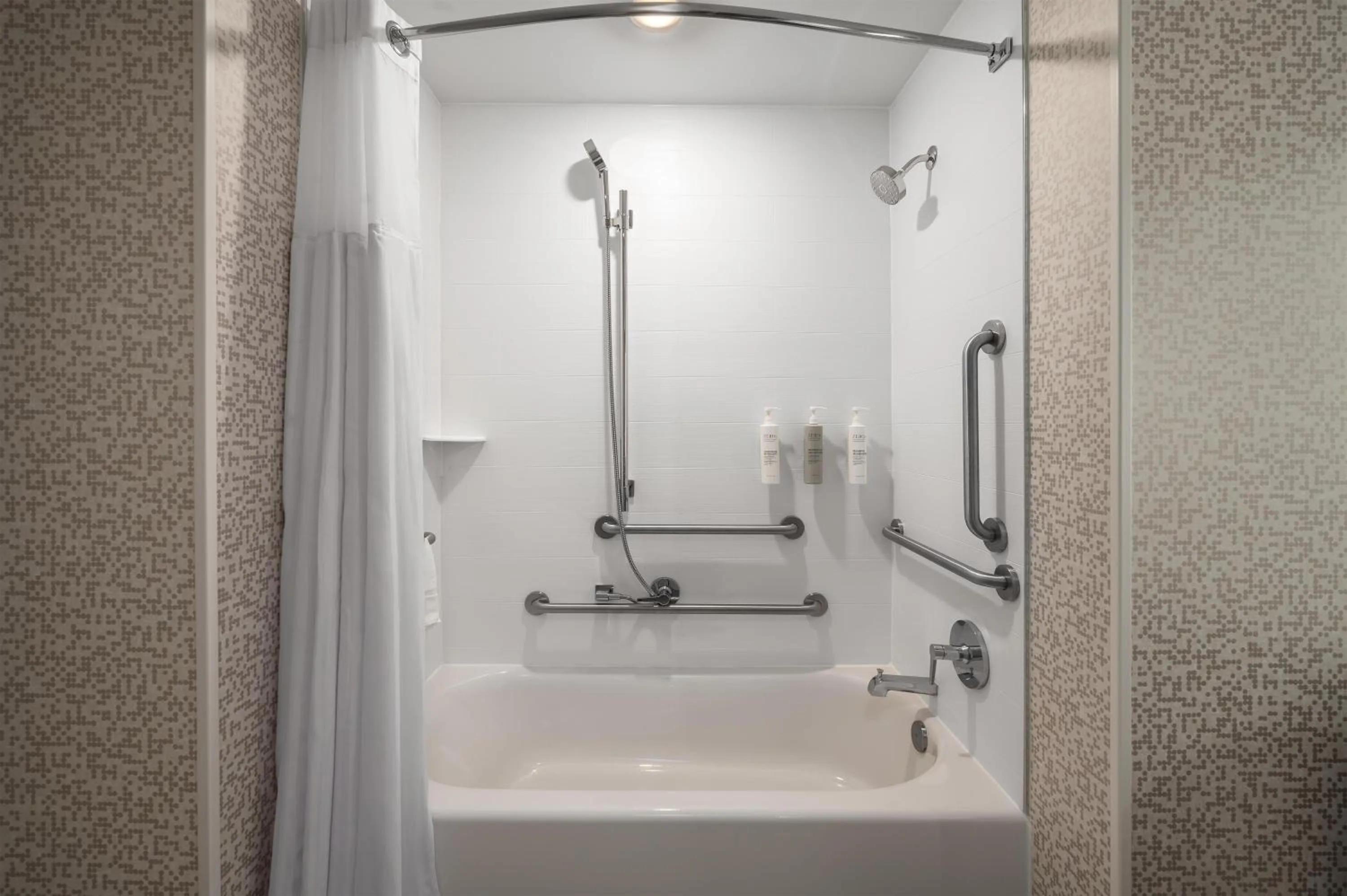 Bathroom in Home2 Suites By Hilton Cincinnati Eastgate