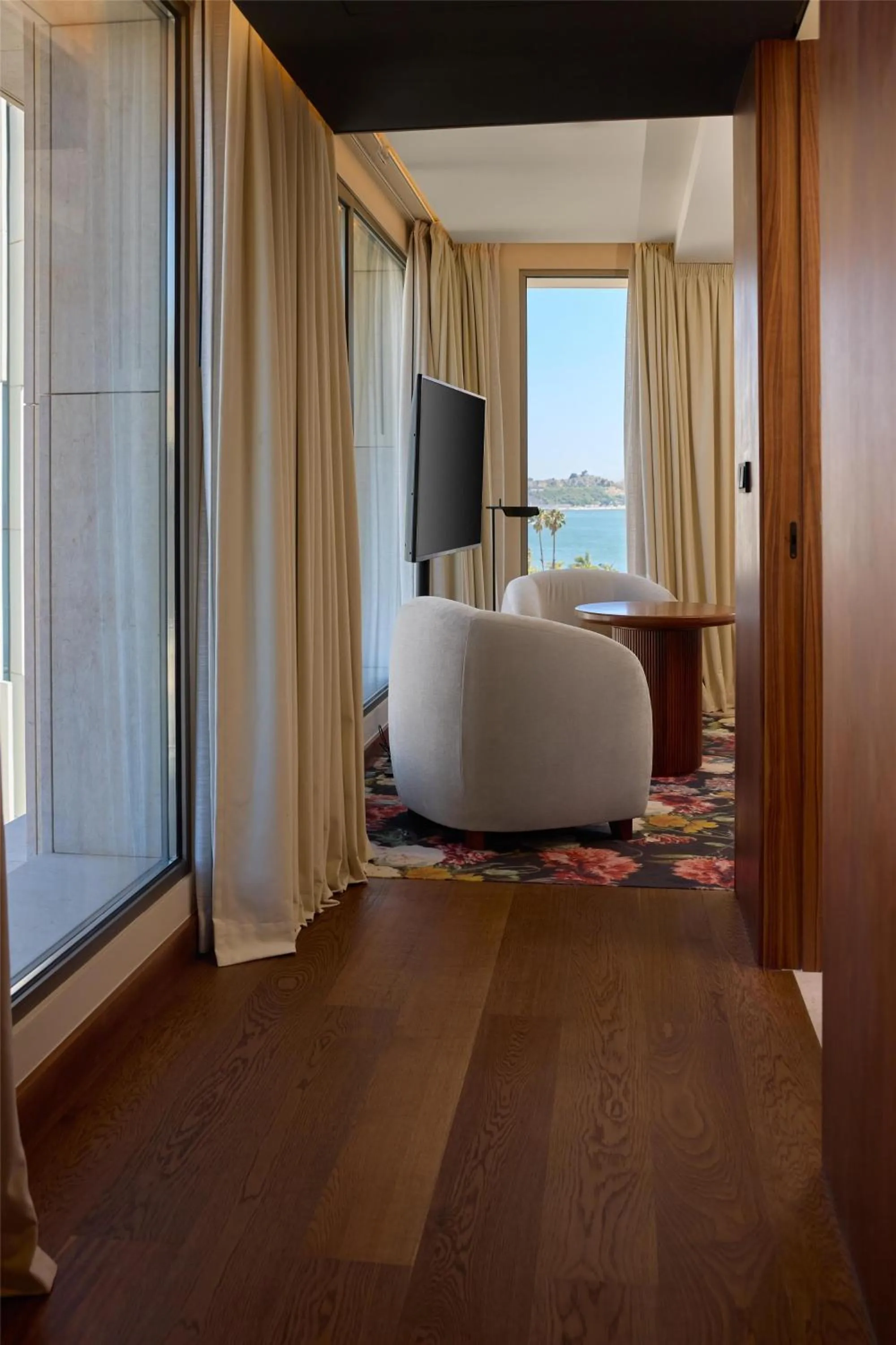 Photo of the whole room in DUO Hotel Lisbon, Curio Collection by Hilton