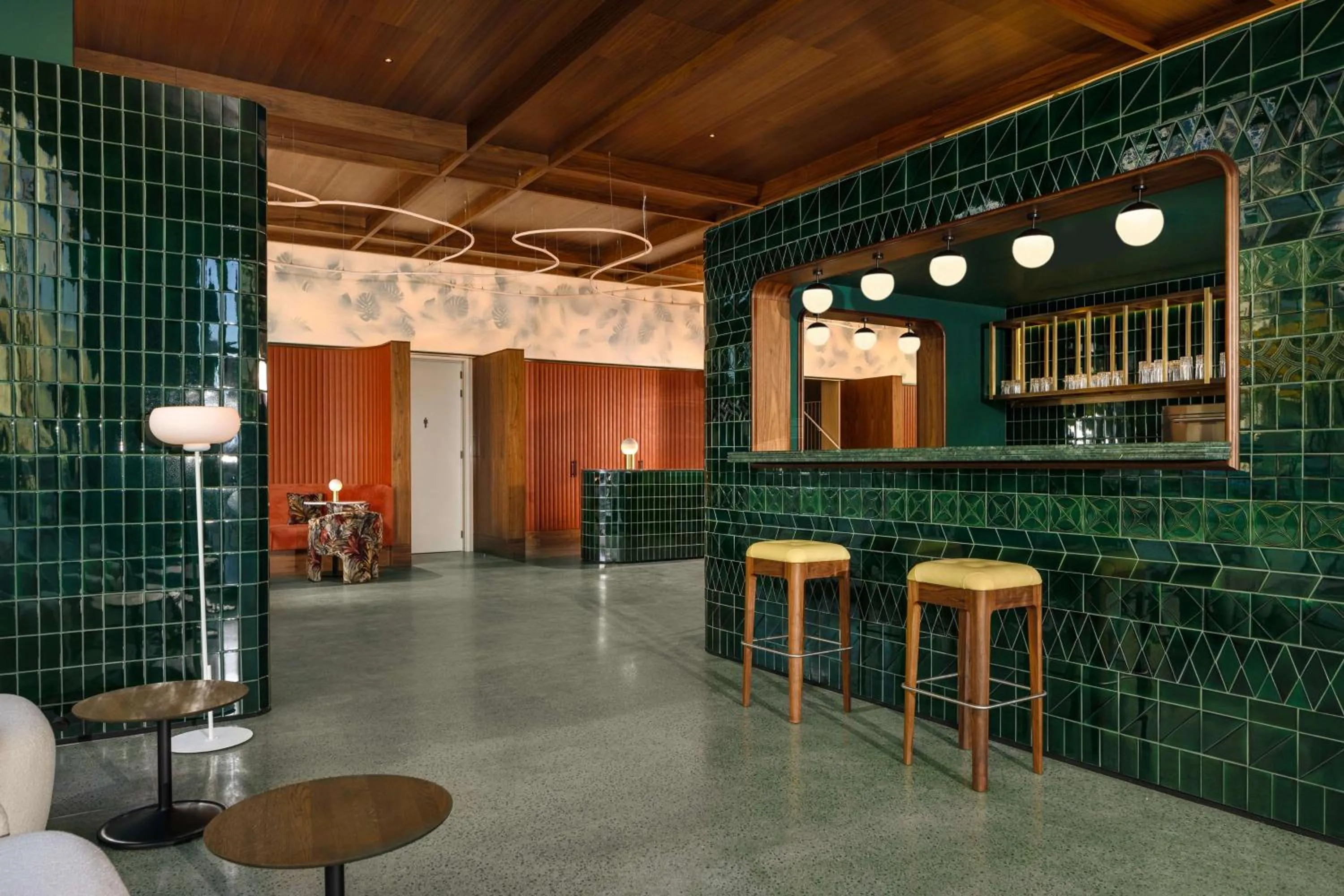 Lounge or bar in DUO Hotel Lisbon, Curio Collection by Hilton