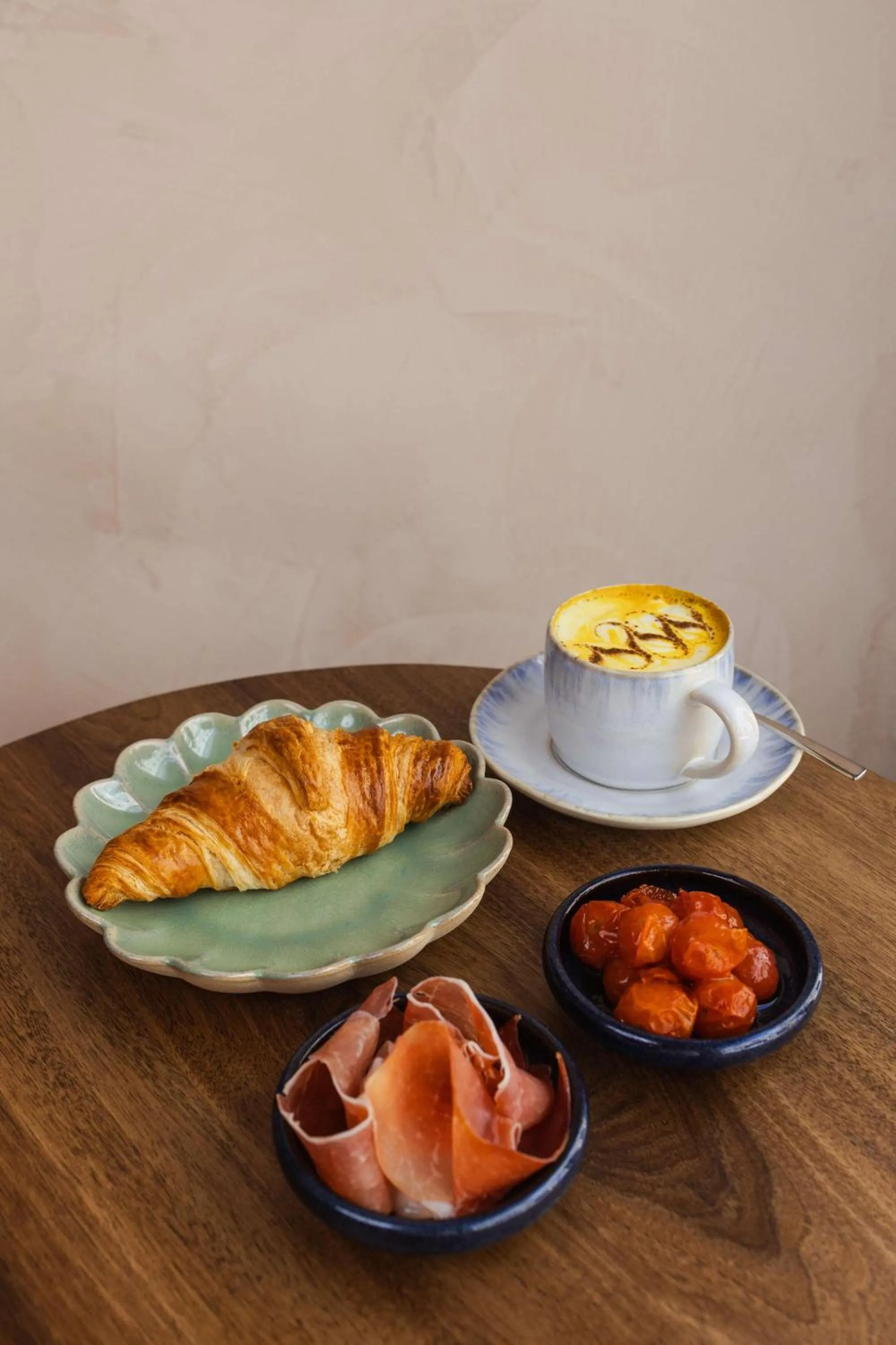 Dining area in DUO Hotel Lisbon, Curio Collection by Hilton