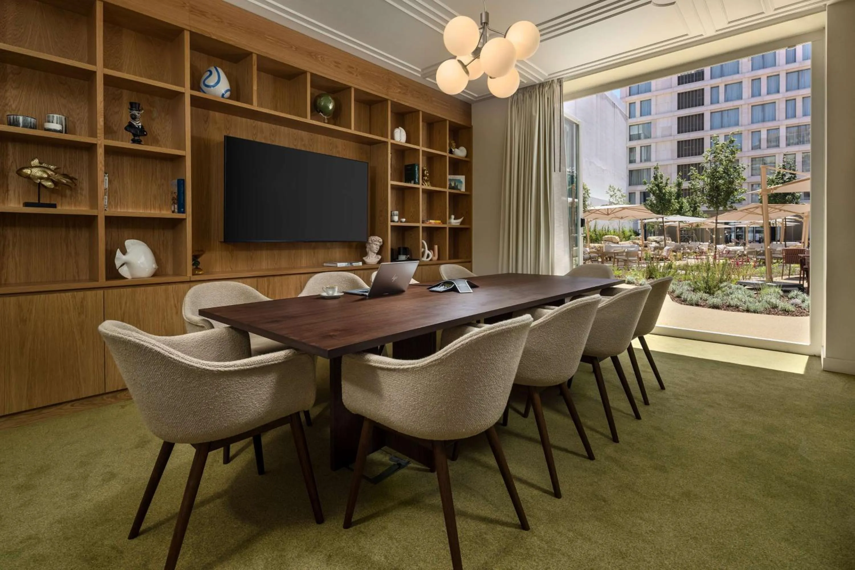 Meeting/conference room in DUO Hotel Lisbon, Curio Collection by Hilton