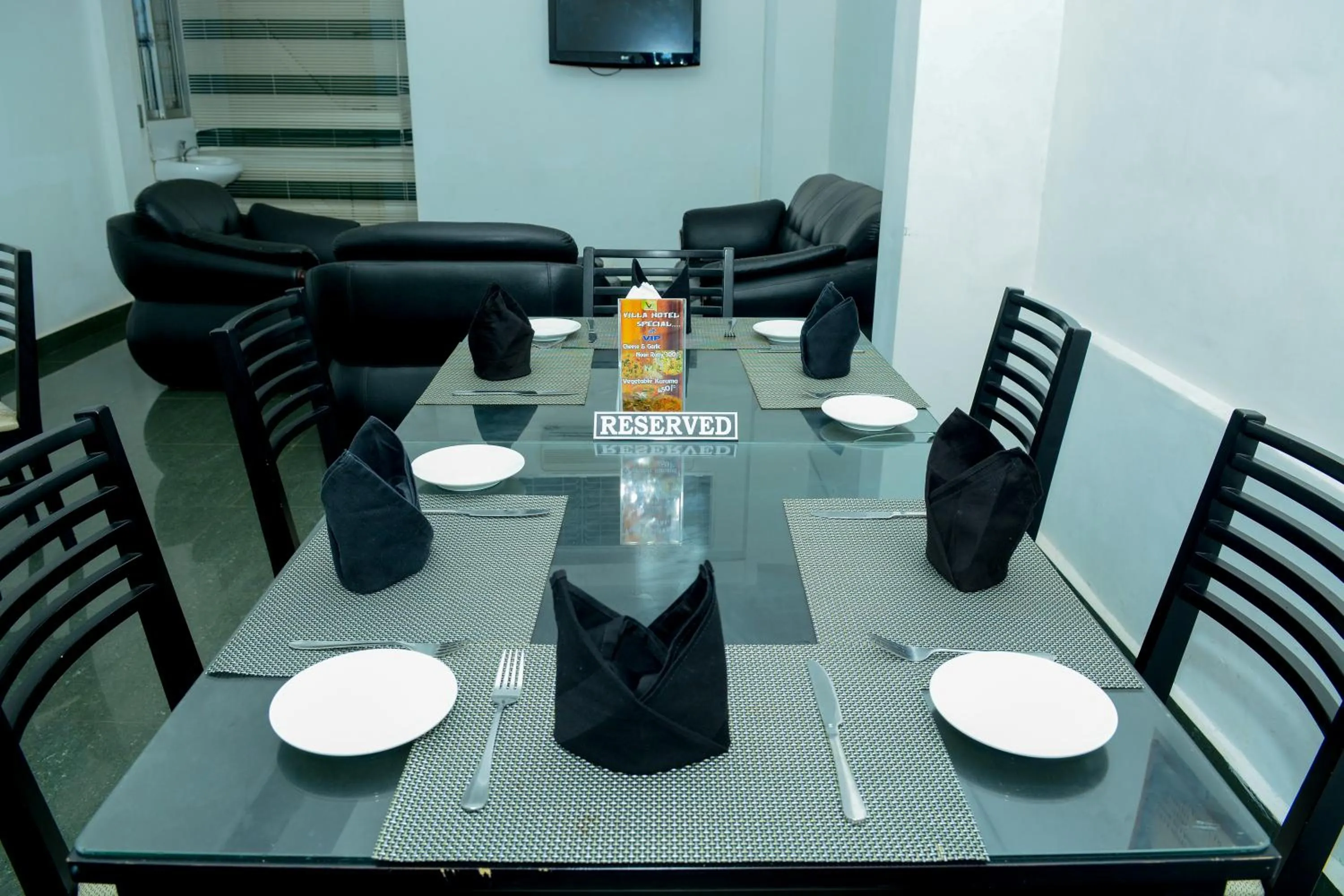 Food and drinks in Villa Hotel