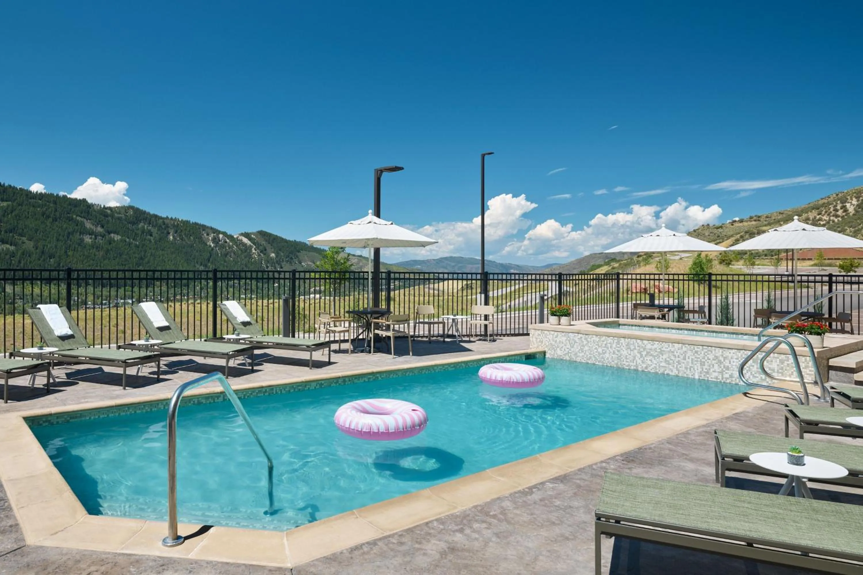 Swimming pool in SpringHill Suites by Marriott Avon Vail Valley