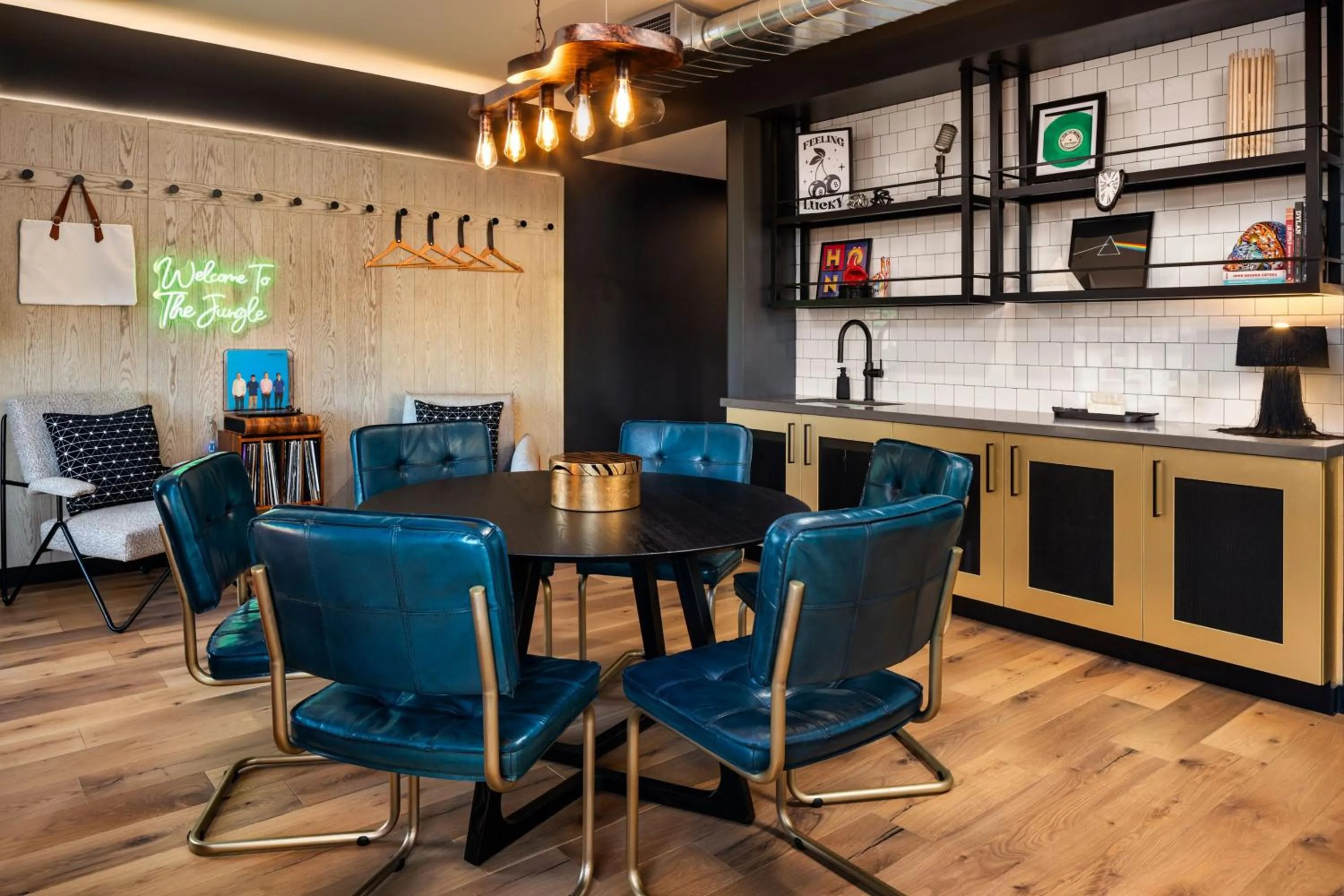 Photo of the whole room in Moxy Madison Downtown