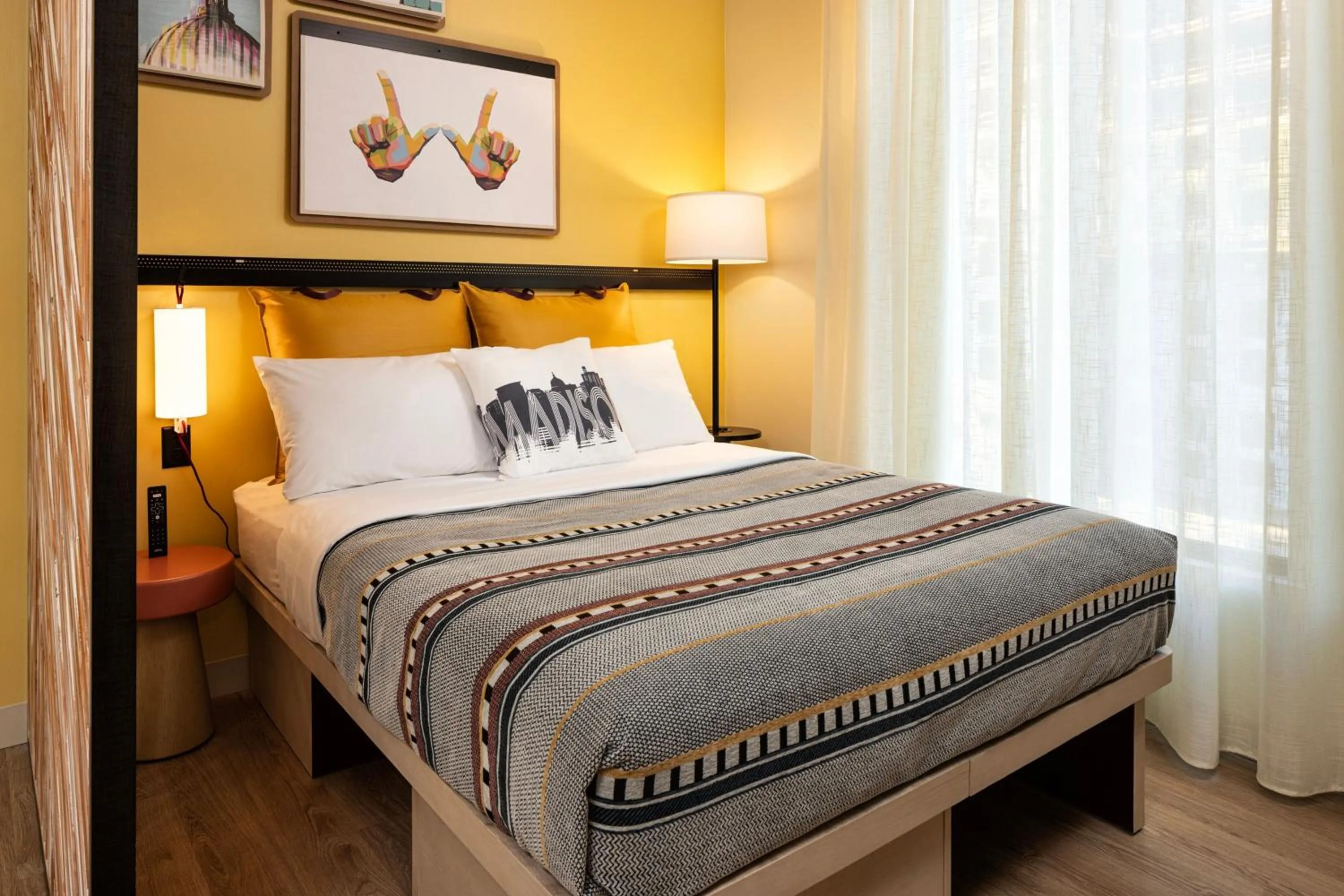 Photo of the whole room, Bed in Moxy Madison Downtown