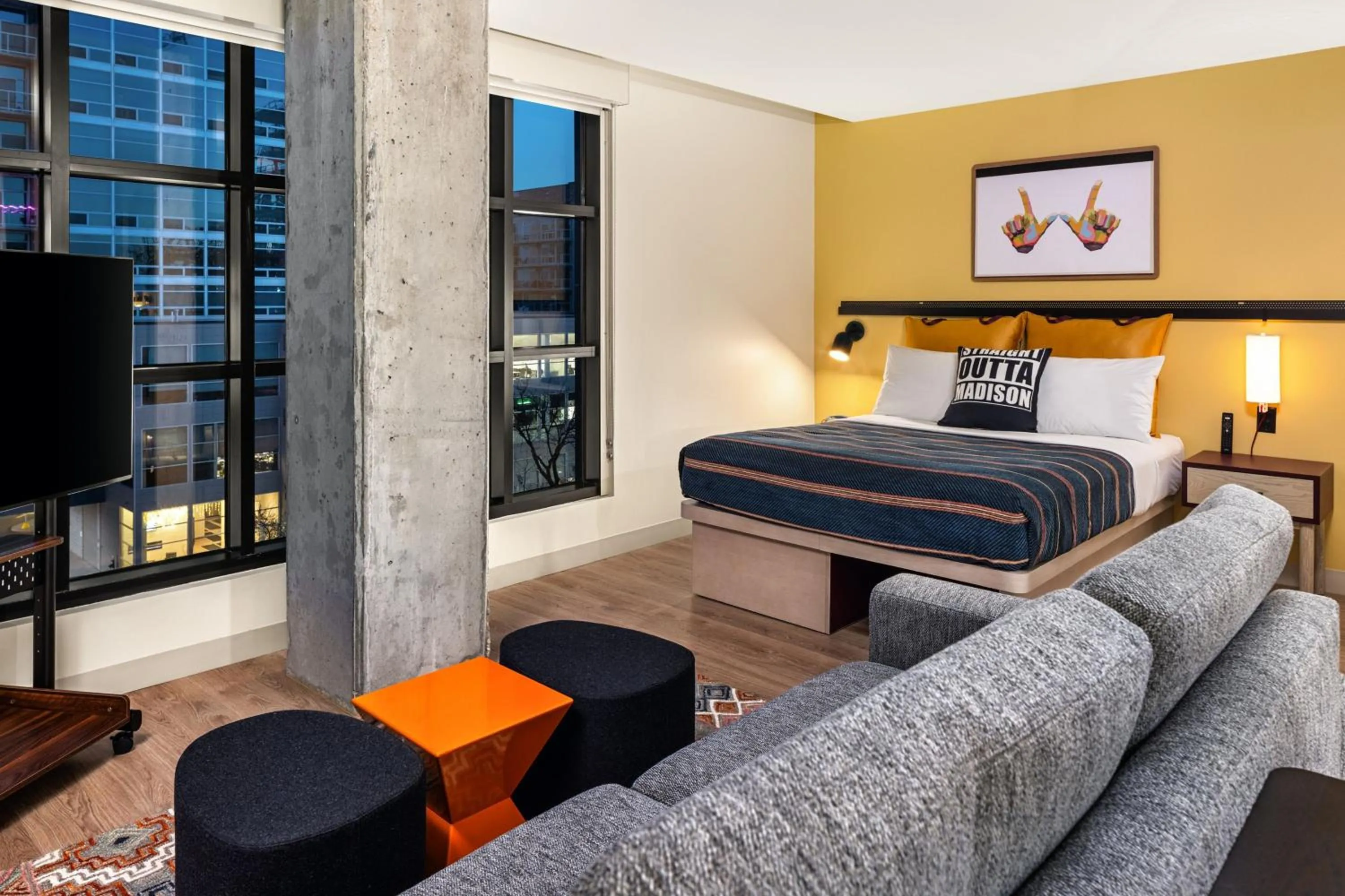 Photo of the whole room, Bed in Moxy Madison Downtown