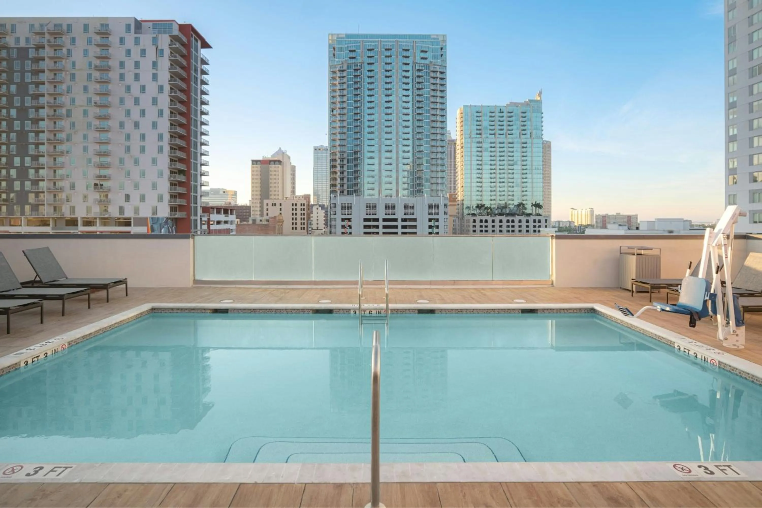 Swimming pool in SpringHill Suites by Marriott Tampa Downtown