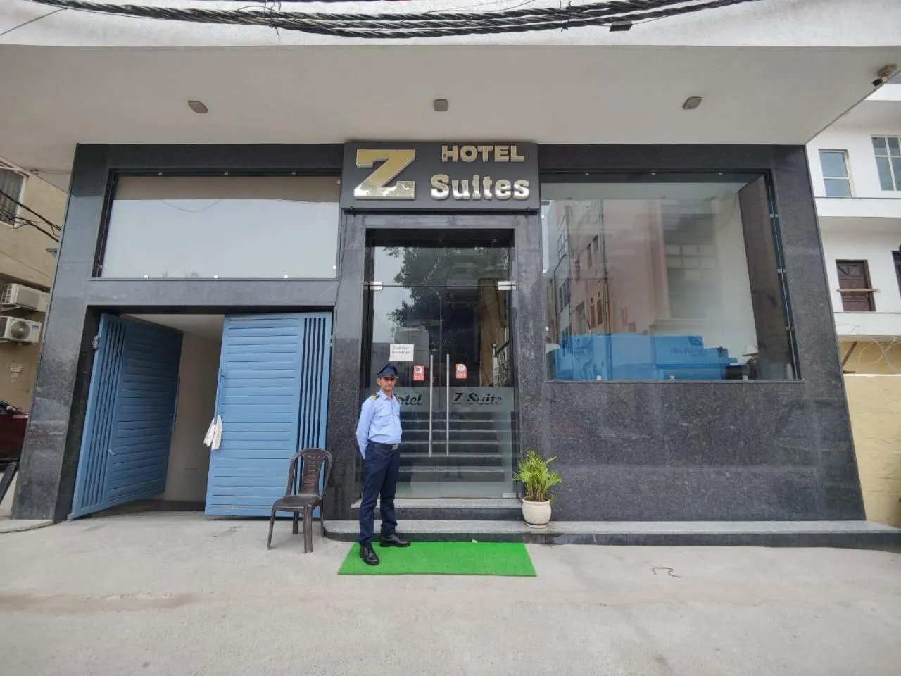 Facade/entrance in Hotel Z Suites with FREE Airport Drop