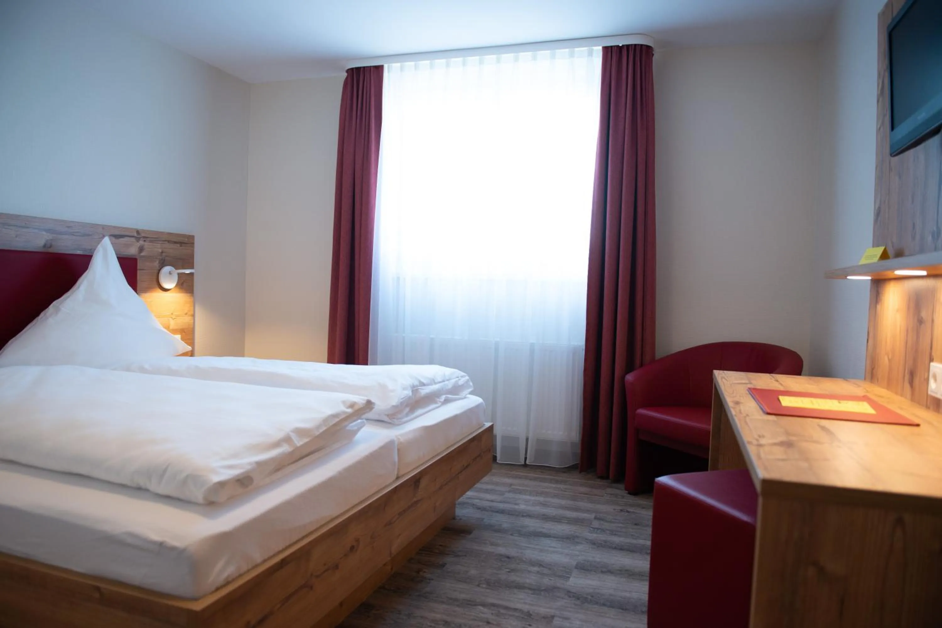 Photo of the whole room, Bed in Gasthaus Stroh