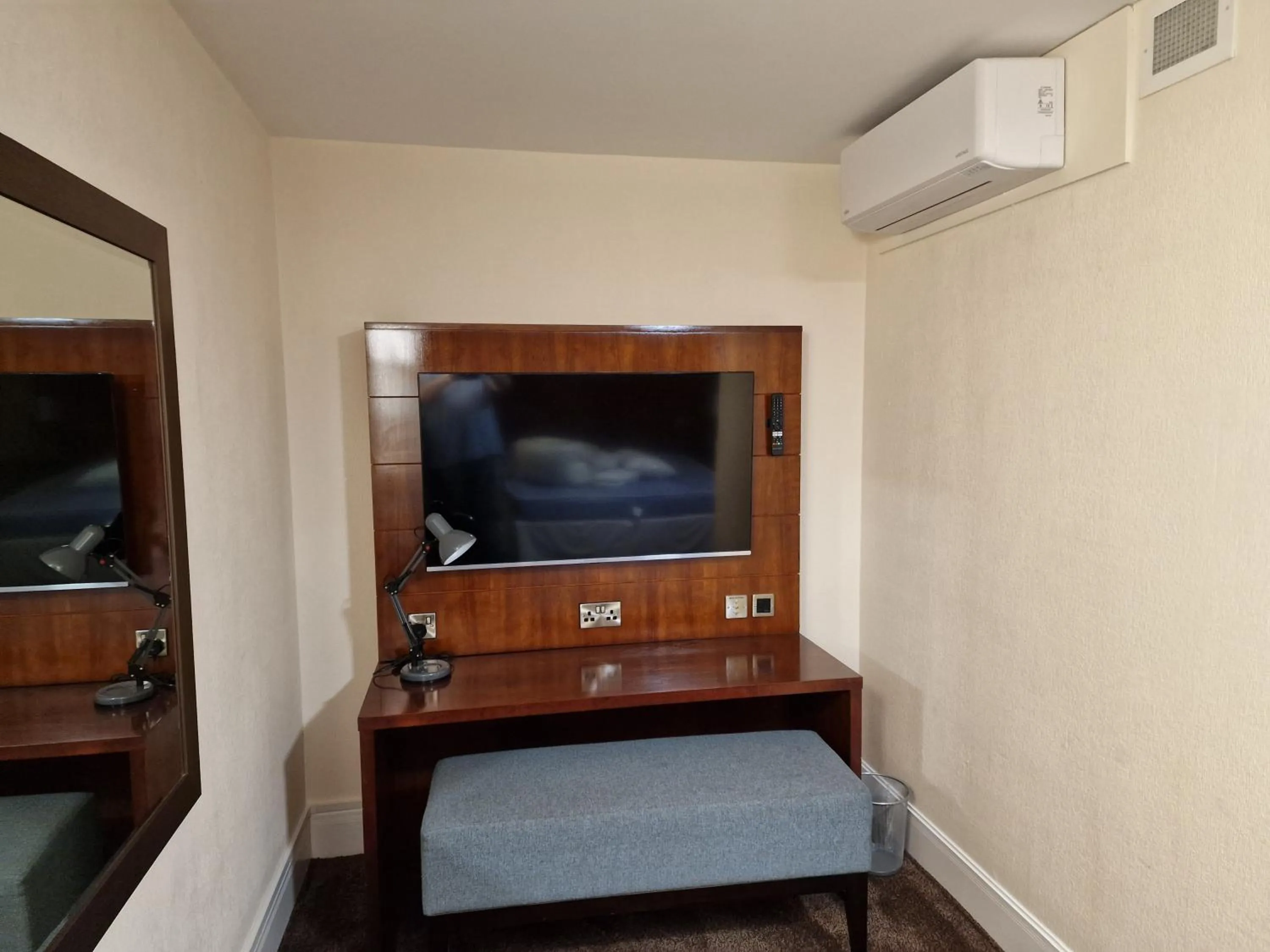 TV and multimedia in Britannia Hotel Birmingham New Street Station Birmingham