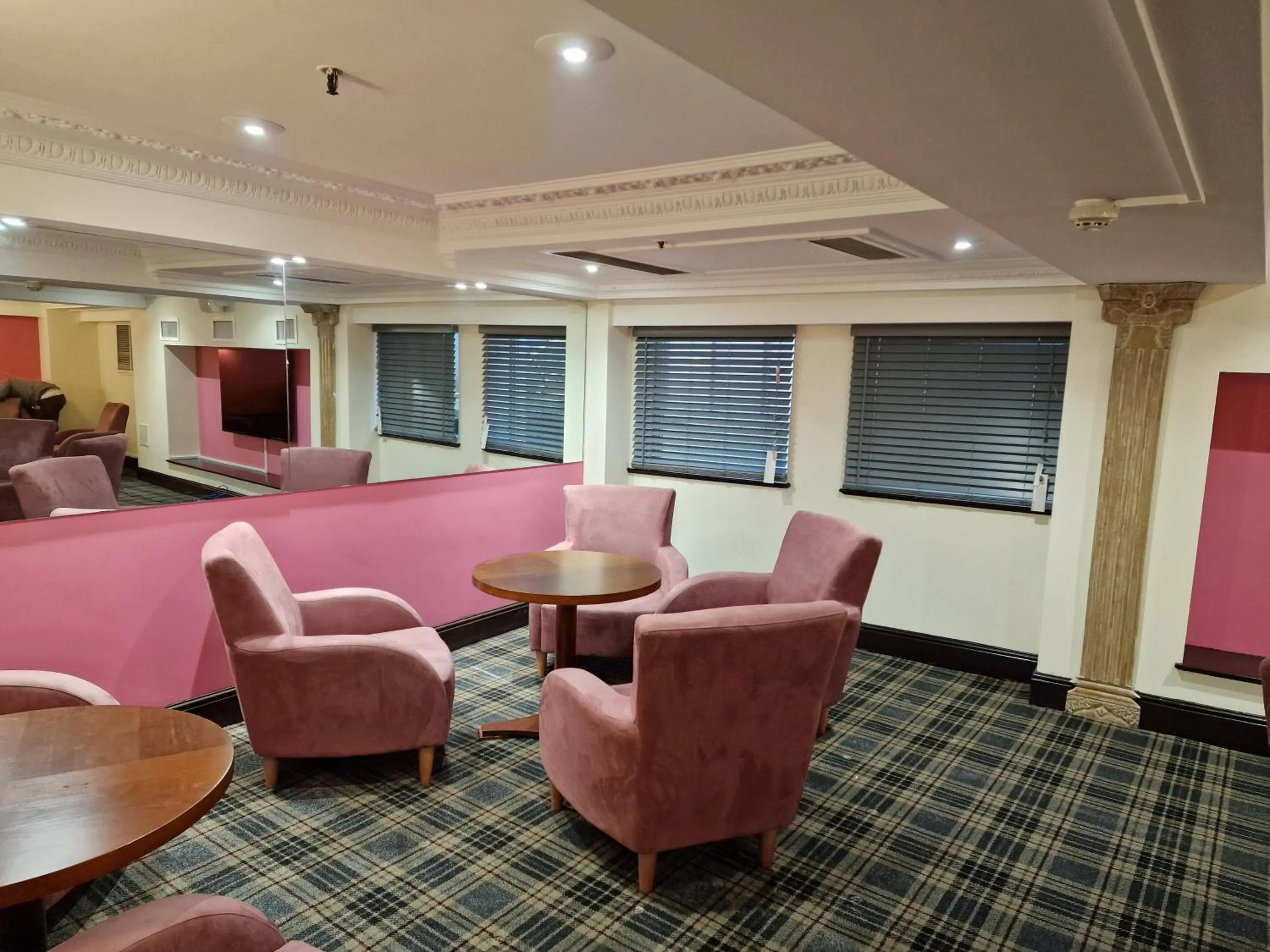 Communal lounge/ TV room in Britannia Hotel Birmingham New Street Station Birmingham