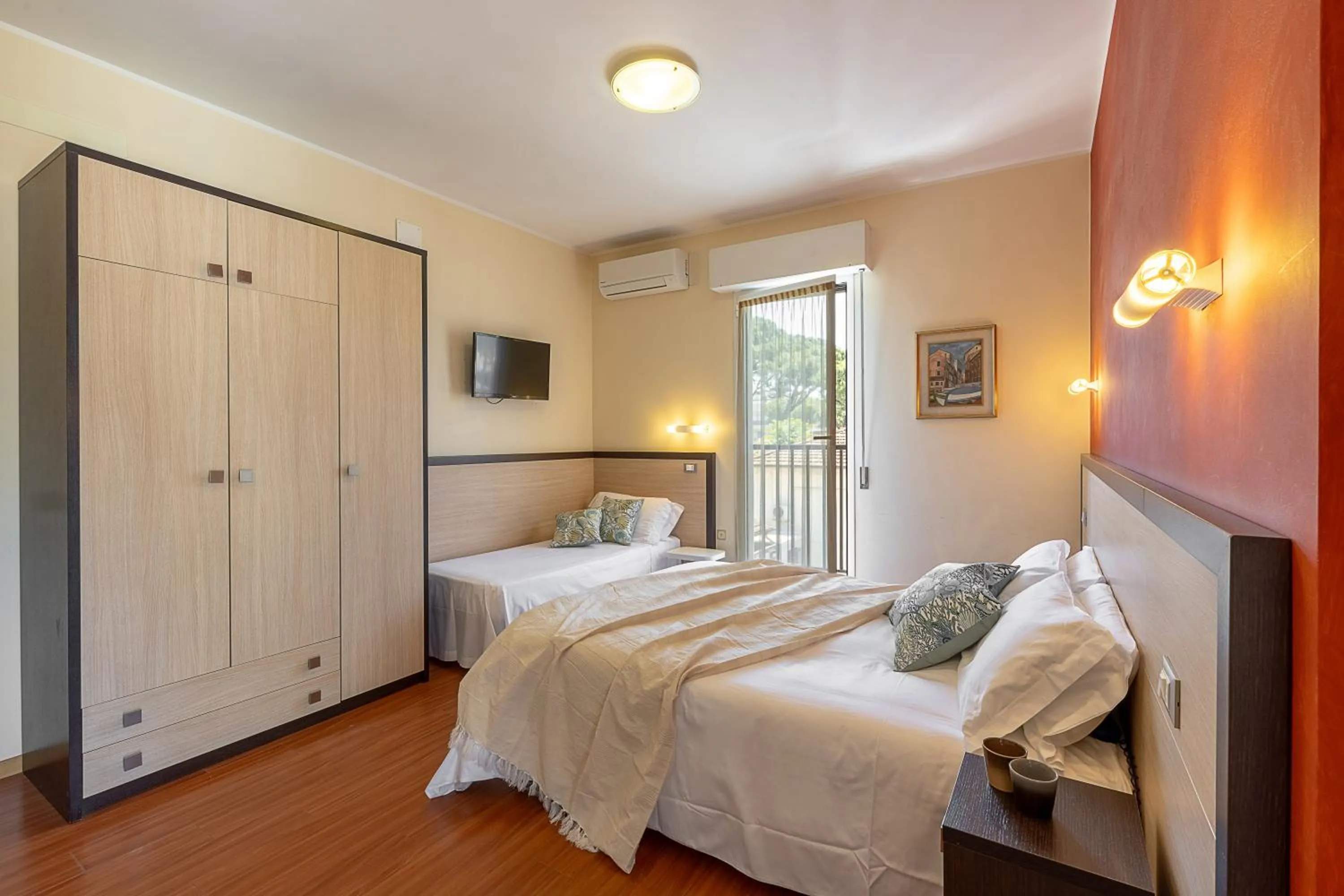 Bedroom, Bed in Hotel Adriatica con Piscina