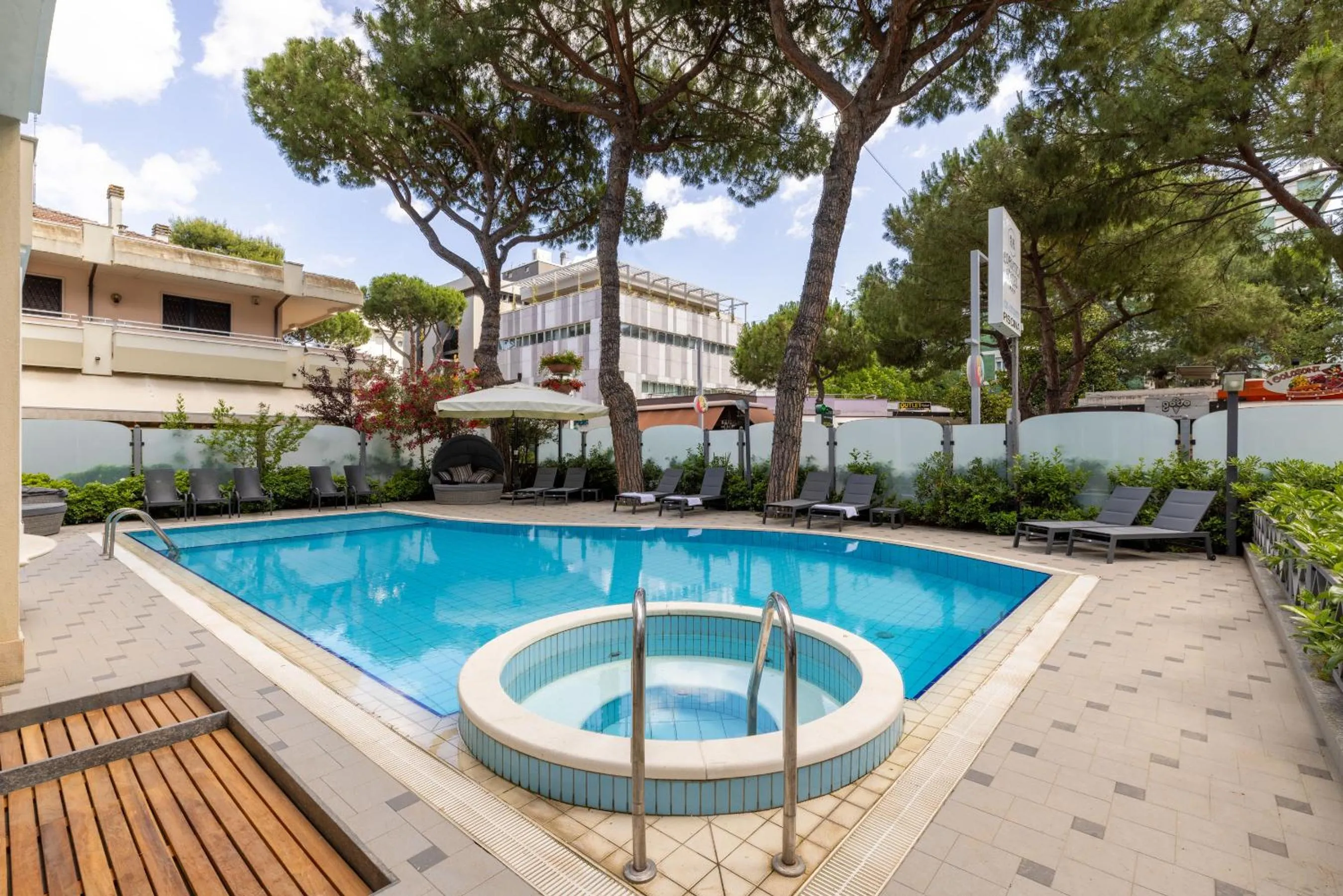 Swimming pool in Hotel Adriatica con Piscina