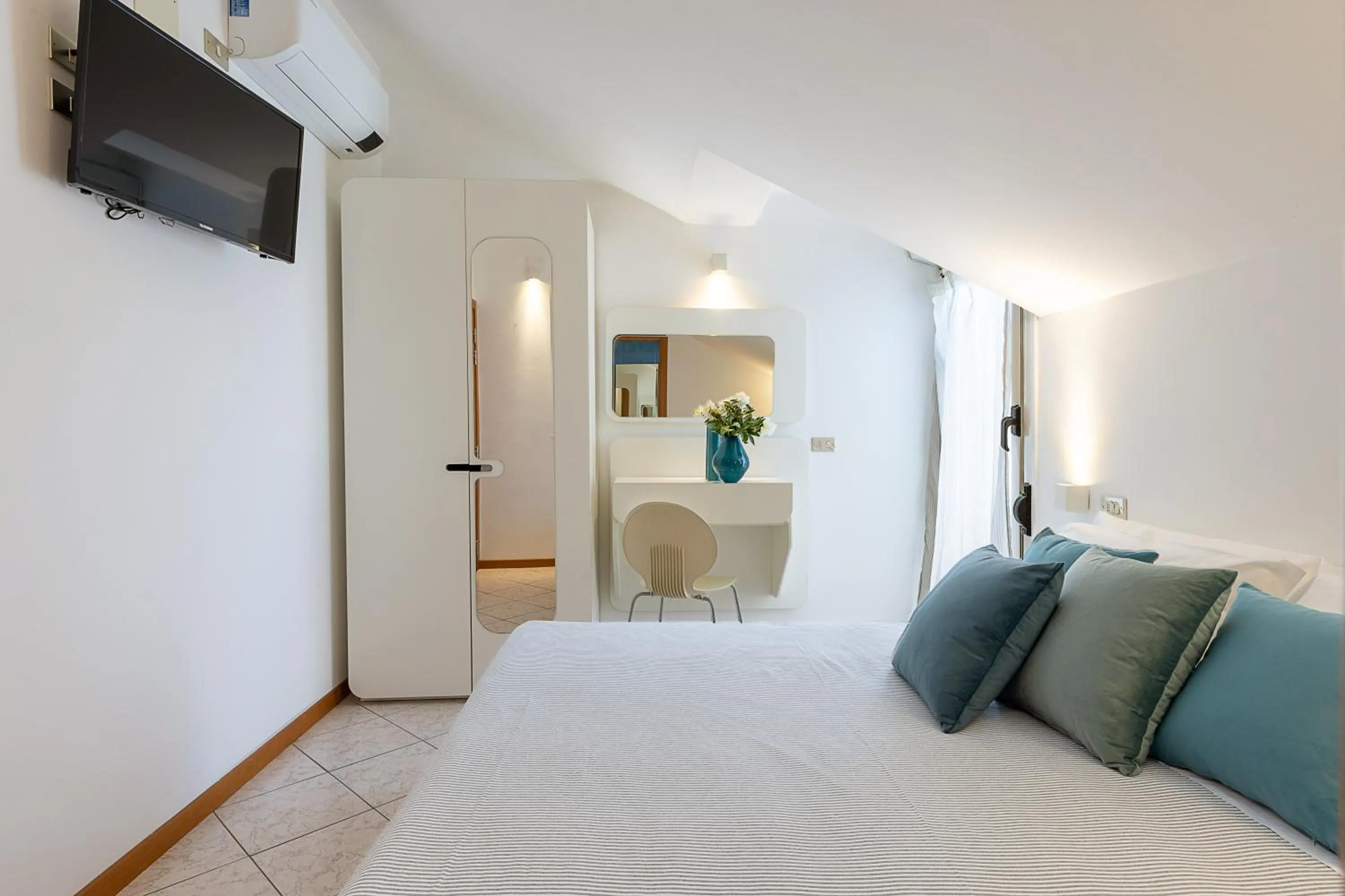 Bedroom, Bed in Hotel Adriatica con Piscina