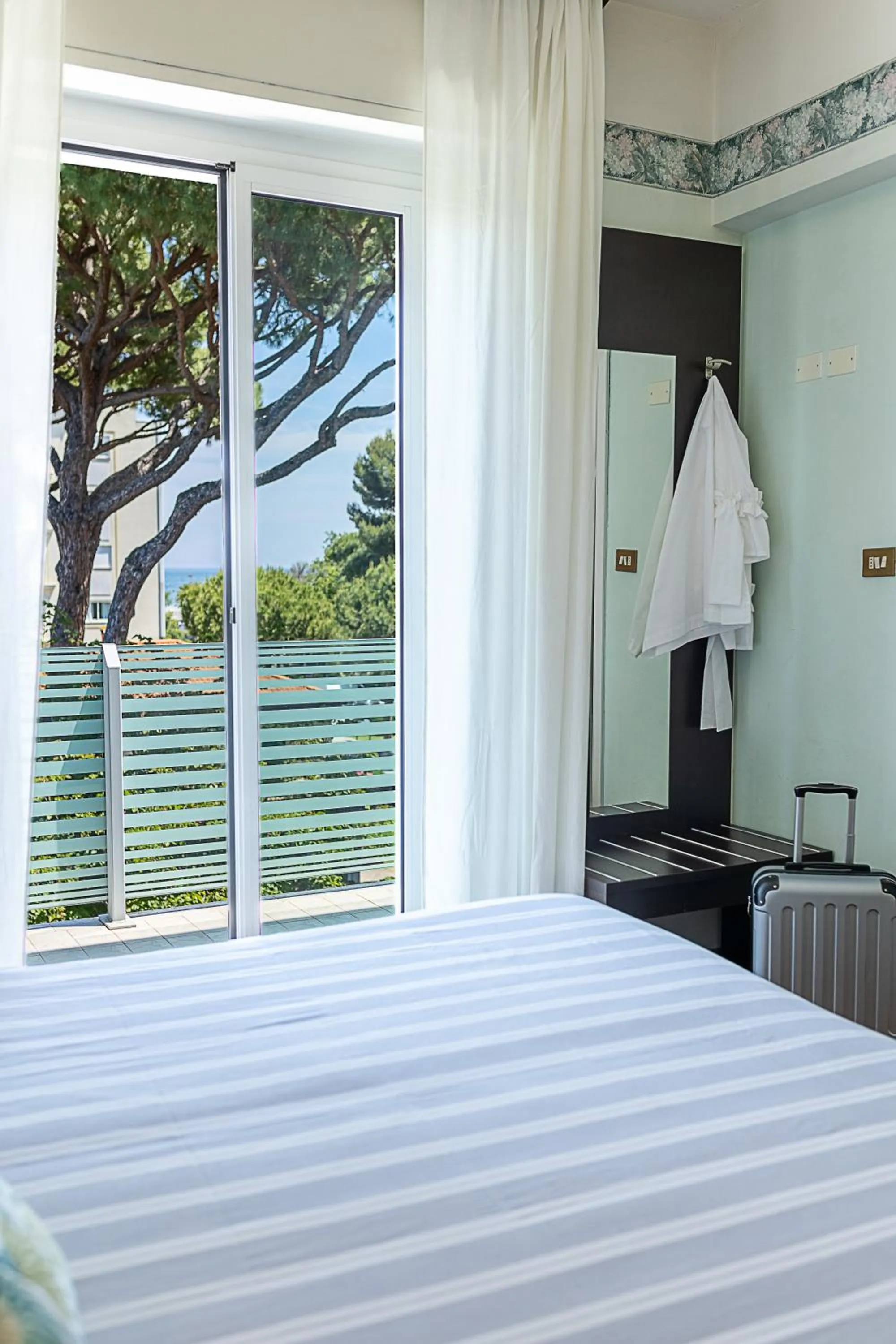 Bedroom, Bed in Hotel Adriatica con Piscina